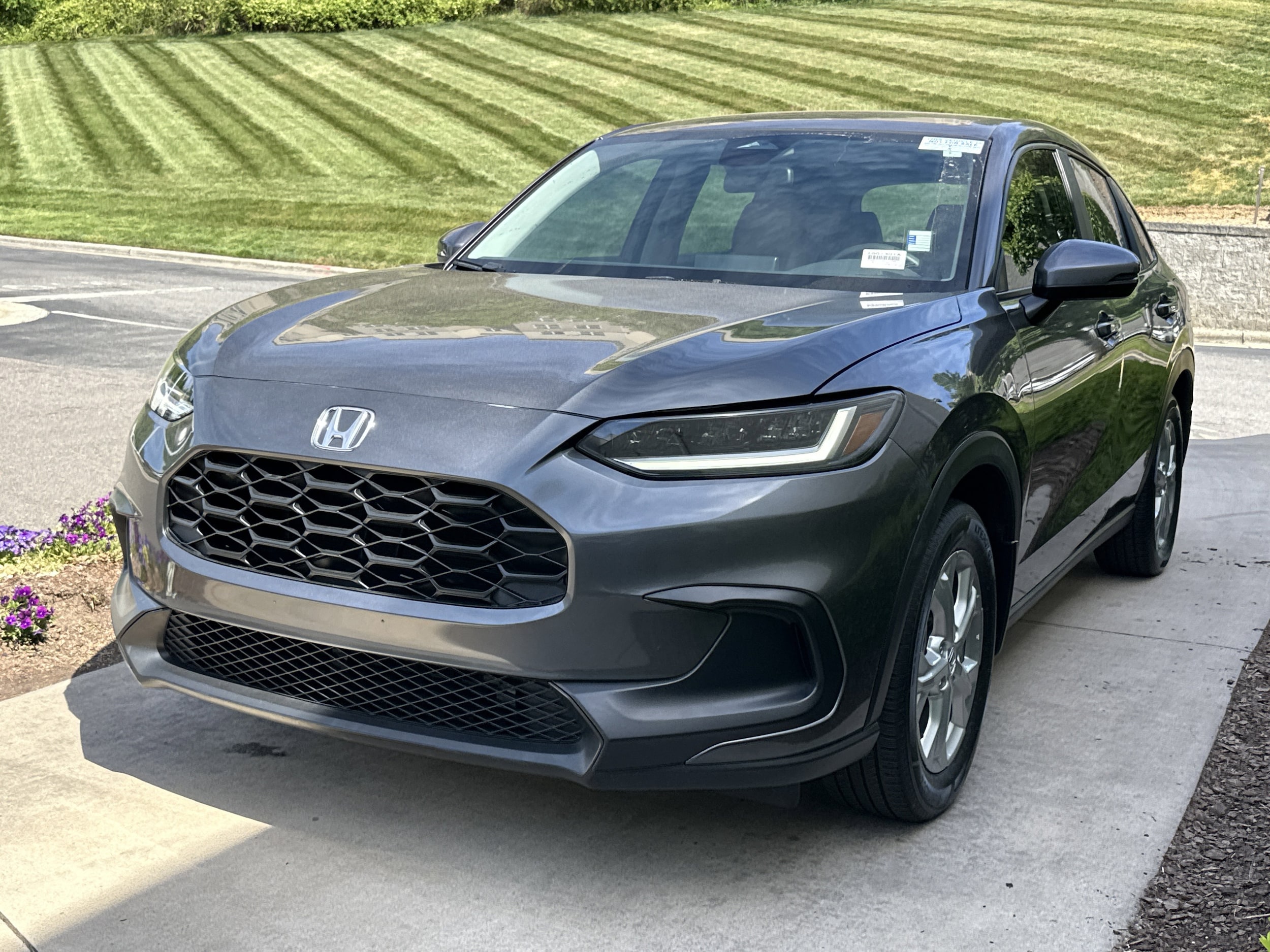 2025 Honda HR-V LX photo 4