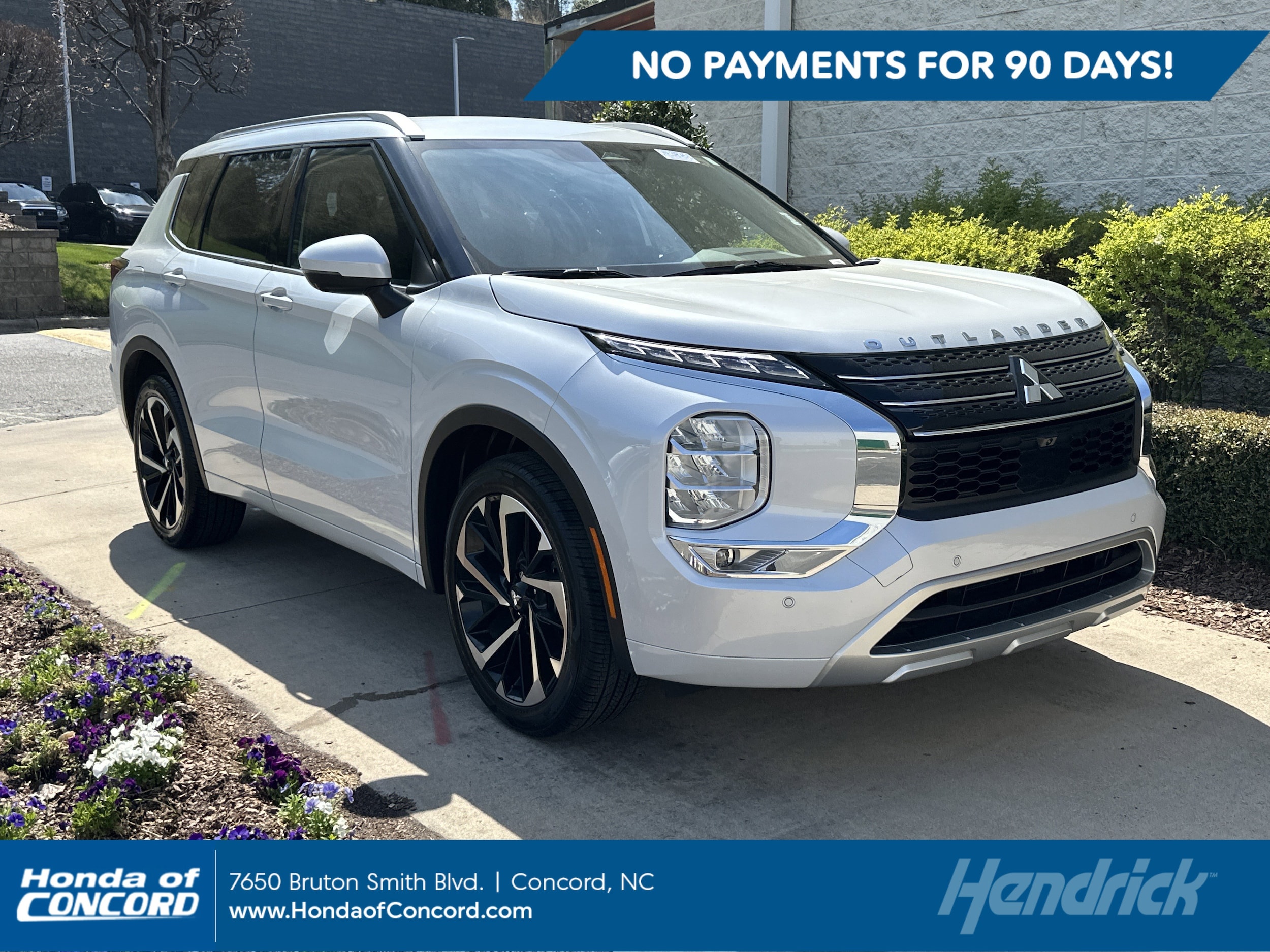2023 Mitsubishi Outlander SEL 2WD's photo