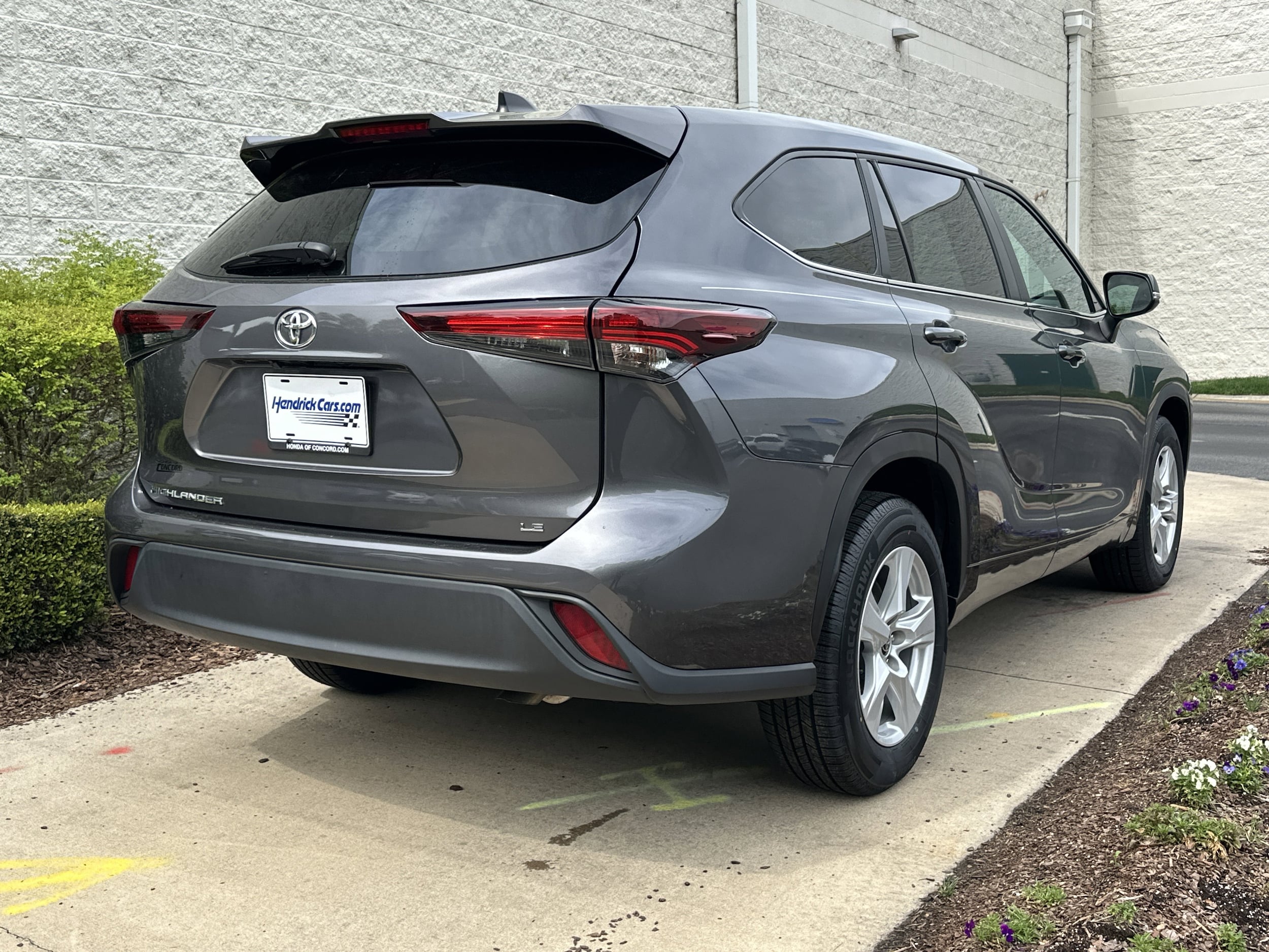 2024 Toyota Highlander XLE photo 6