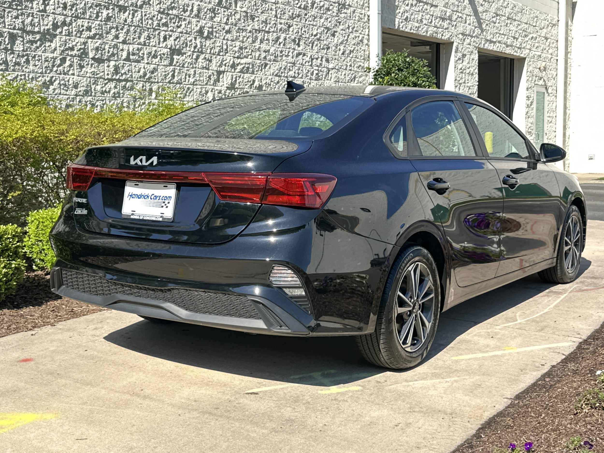 2023 Kia Forte LXS photo 3