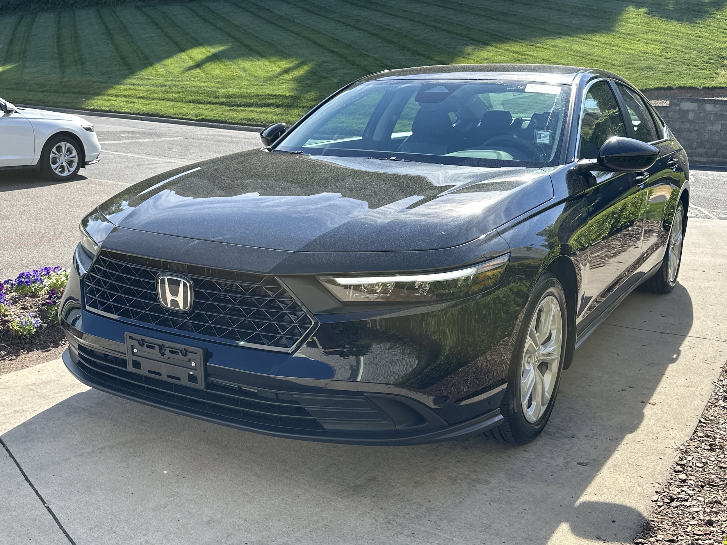 2025 Honda Accord LX photo 4