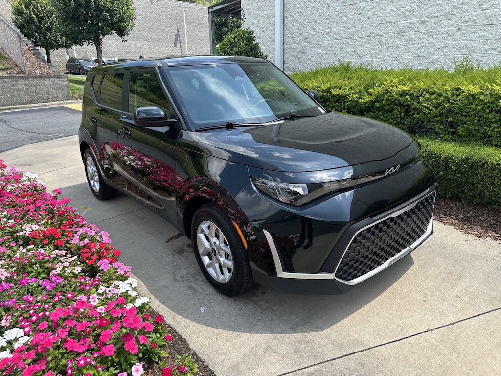 Used 2025 Kia Soul LX Hatchback