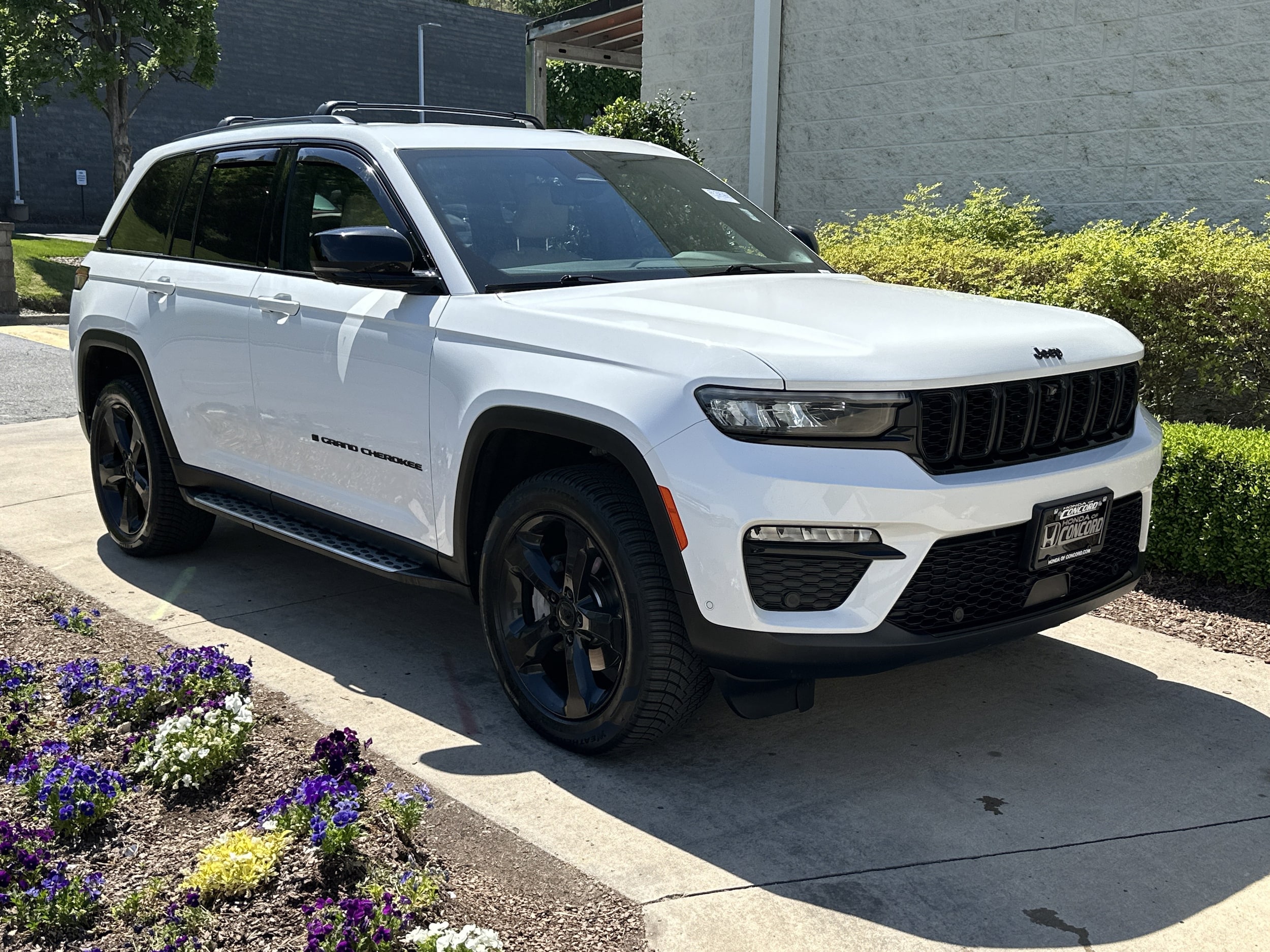 2023 Jeep Grand Cherokee Limited photo 2