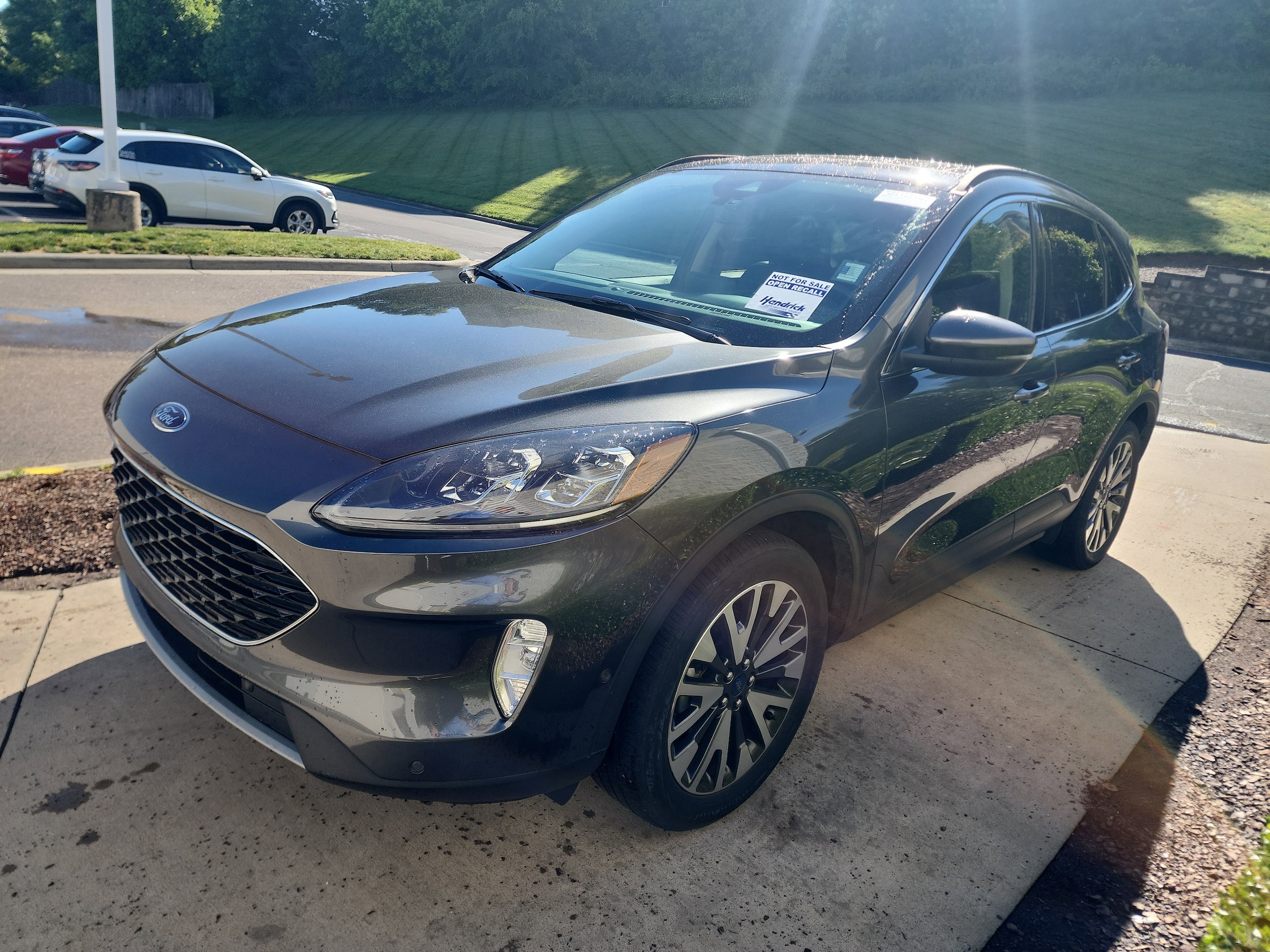 2020 Ford Escape Titanium photo 2
