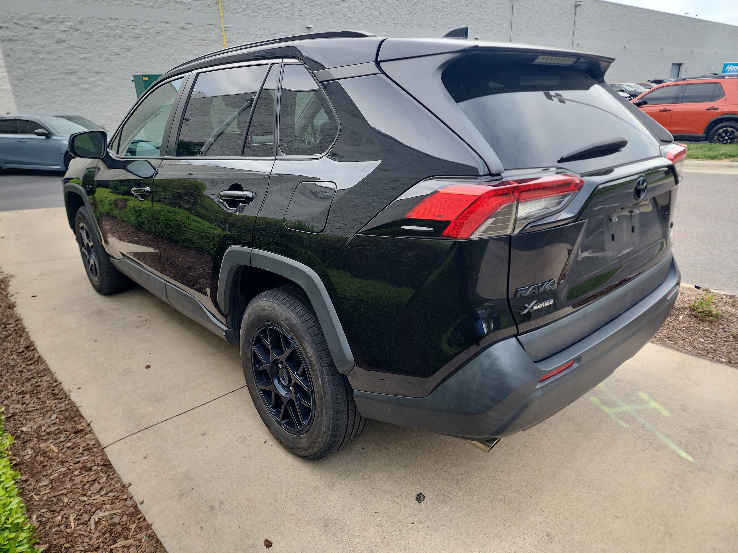 2021 Toyota RAV4 LE photo 5