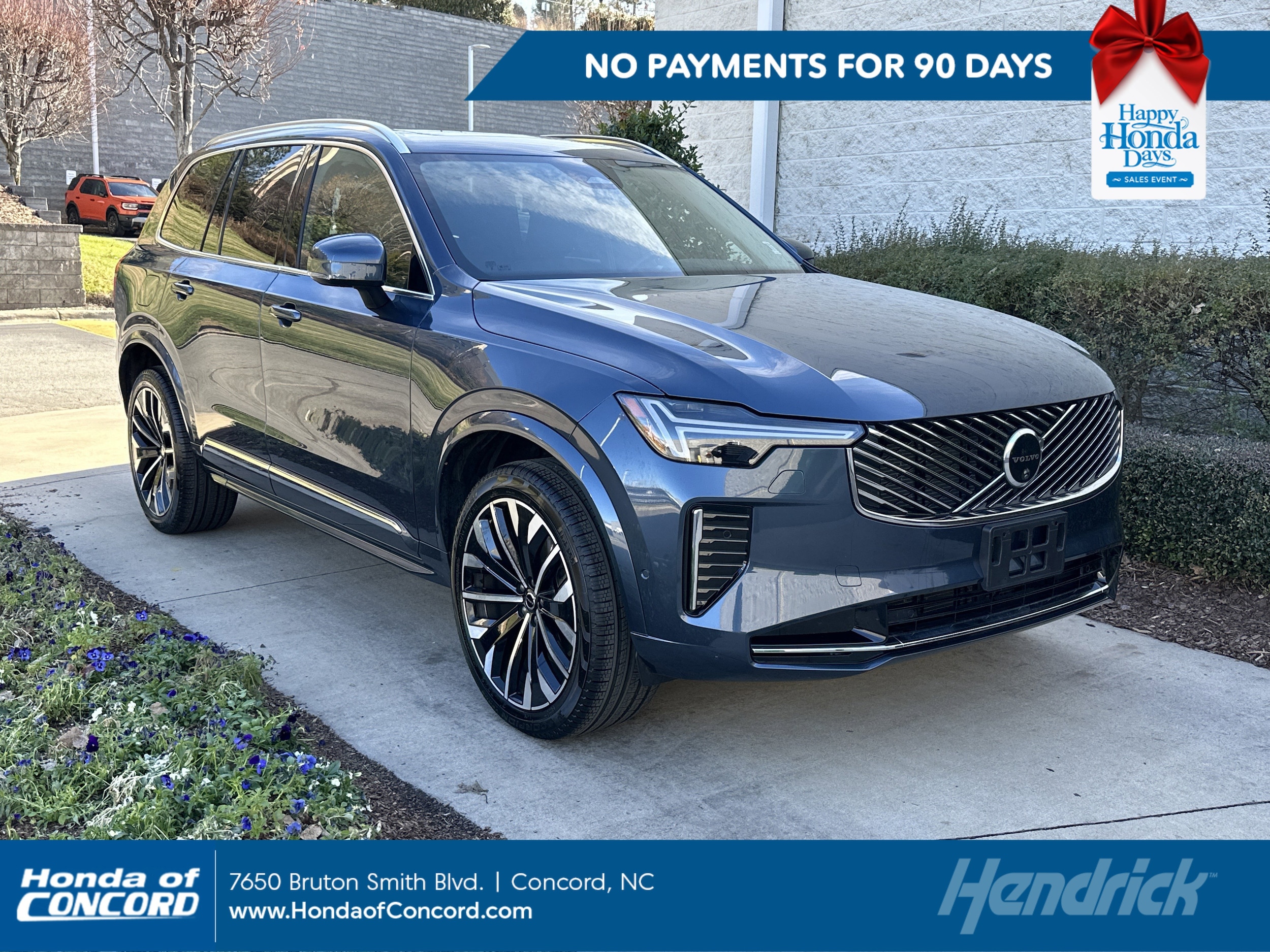 2025 Volvo XC90 Plus's photo