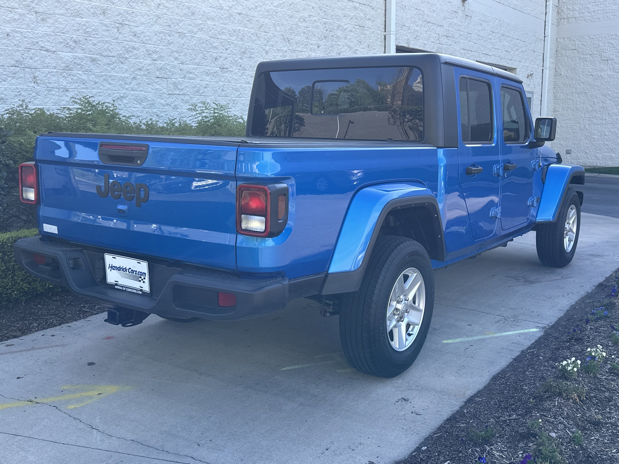 2022 Jeep Gladiator Sport S photo 3