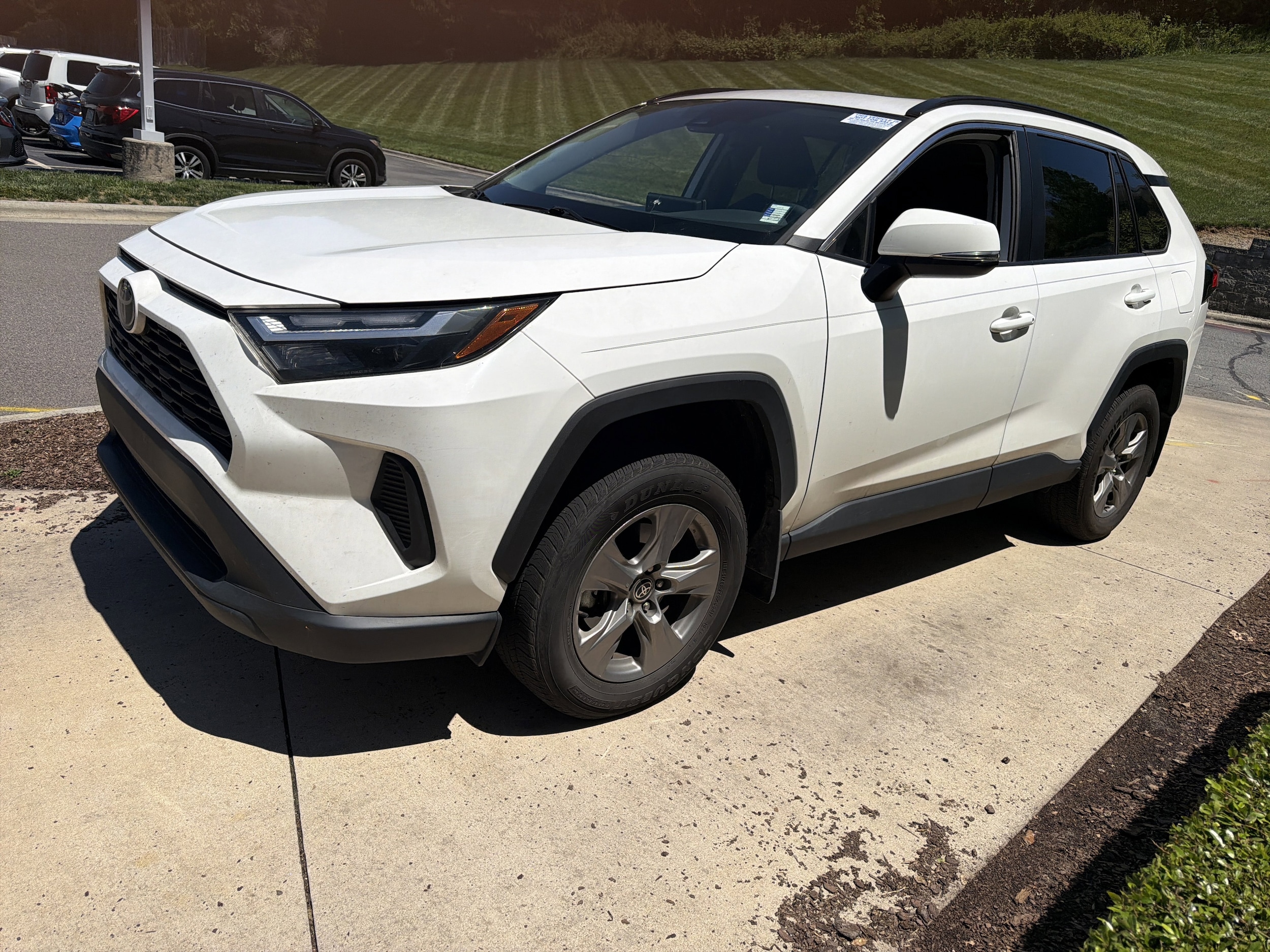 2024 Toyota RAV4 XLE photo 5