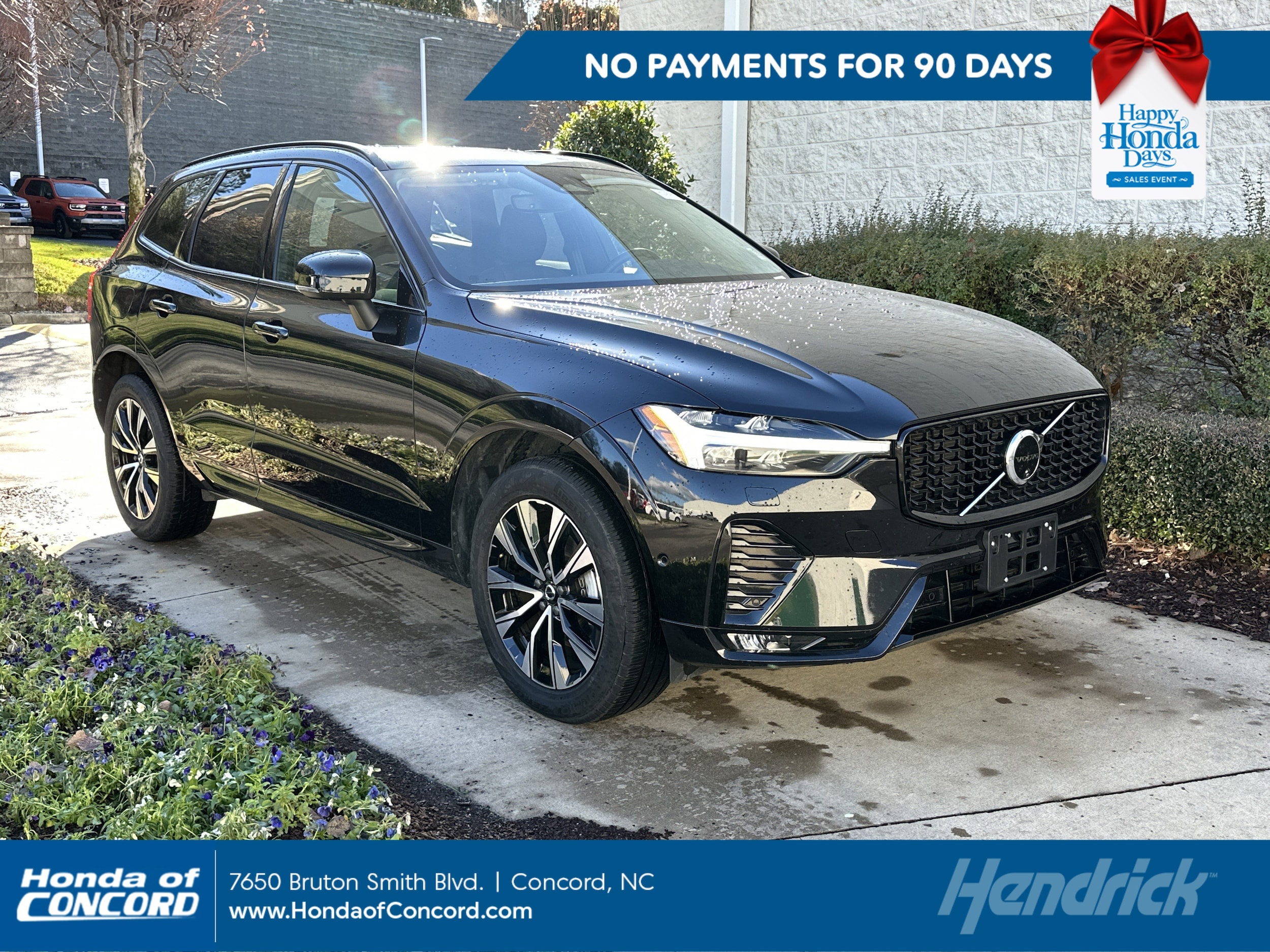 2025 Volvo XC60 Plus's photo