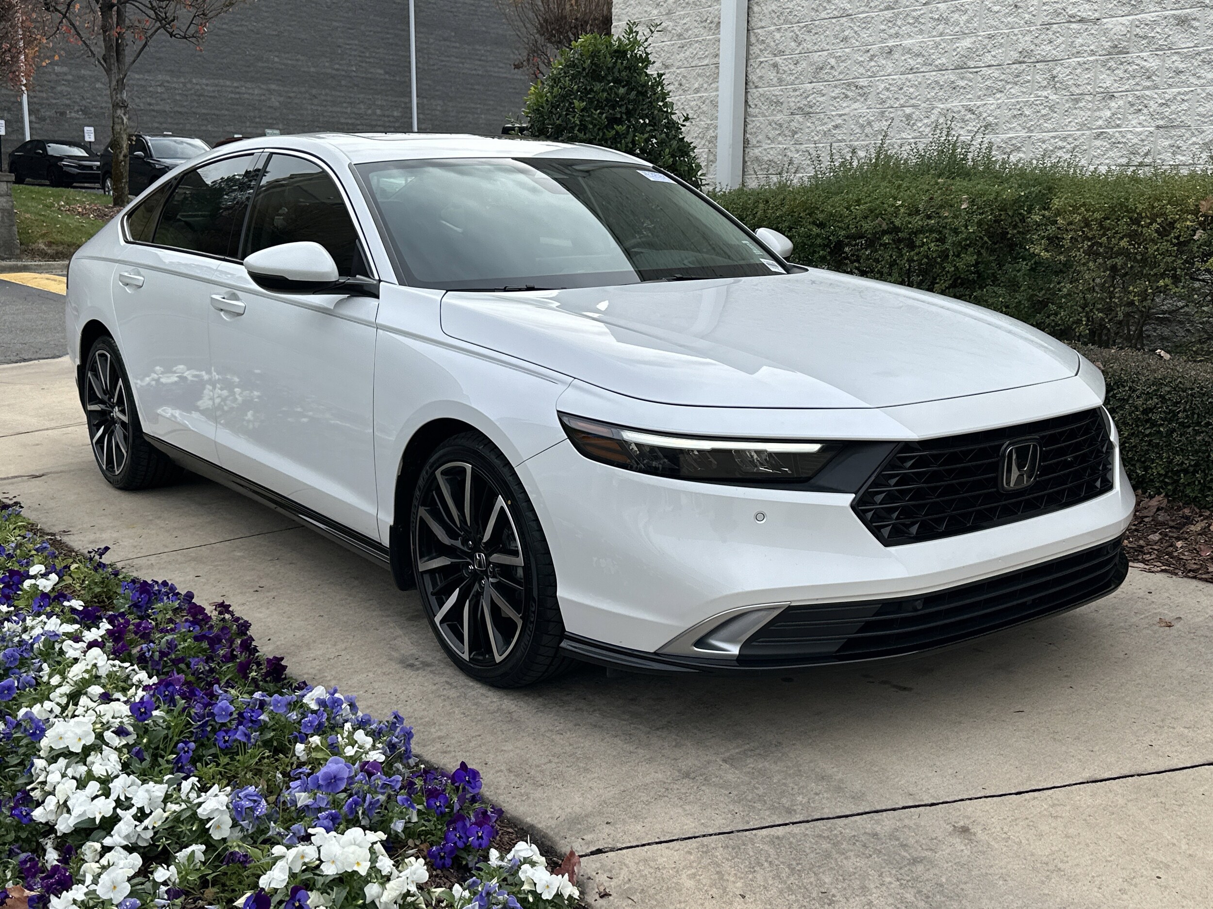 2023 Honda Accord Hybrid Touring photo 2