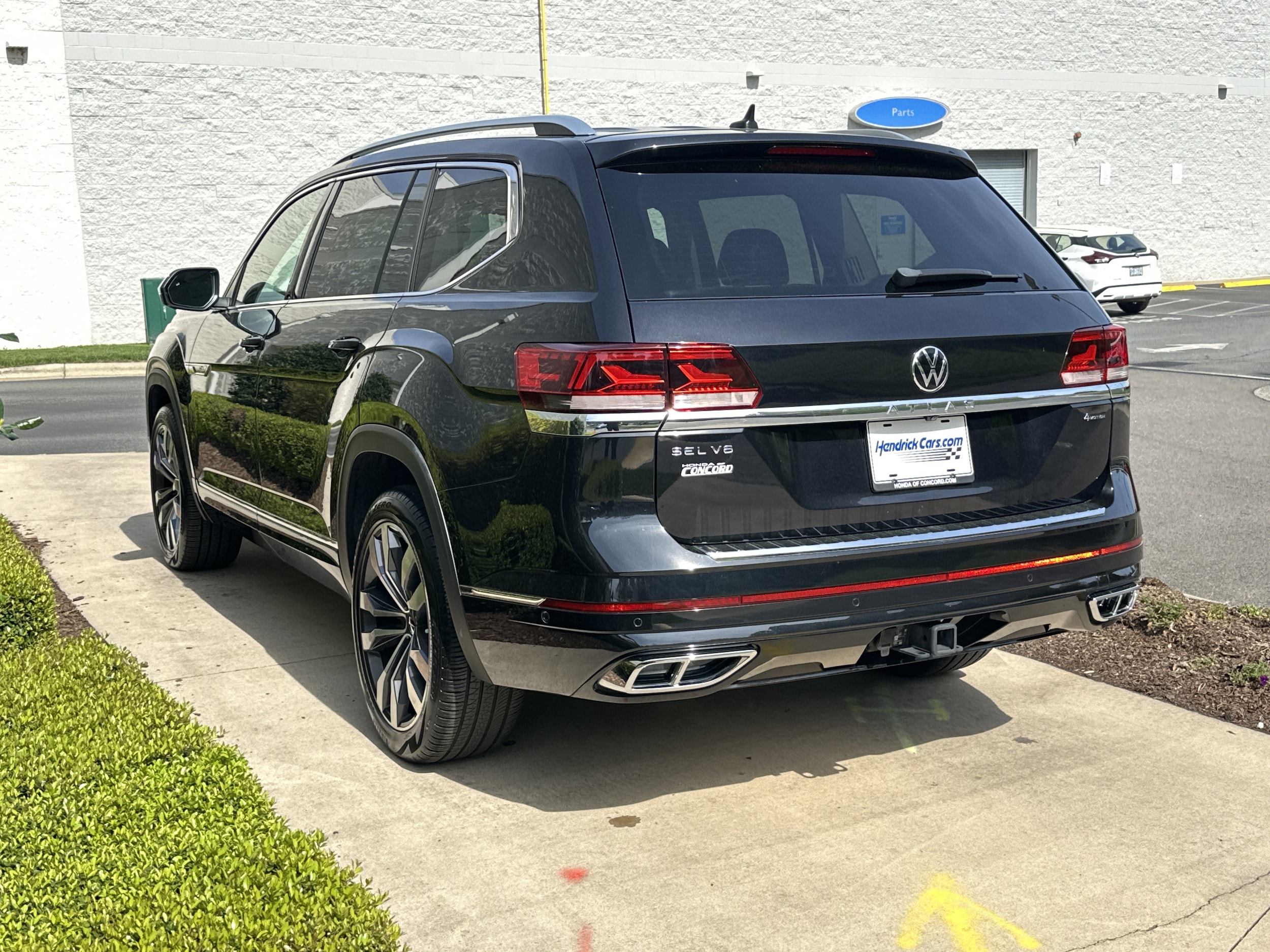 2023 Volkswagen Atlas 3.6L V6 SEL Premium R-Line photo 4
