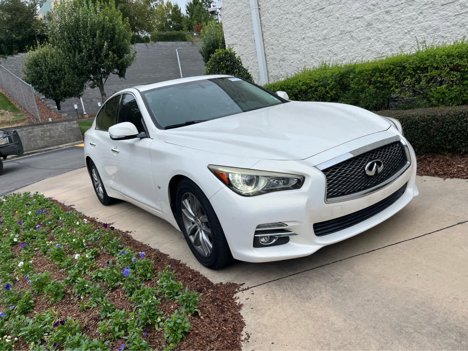 2015 Infiniti Q50 Premium photo 3