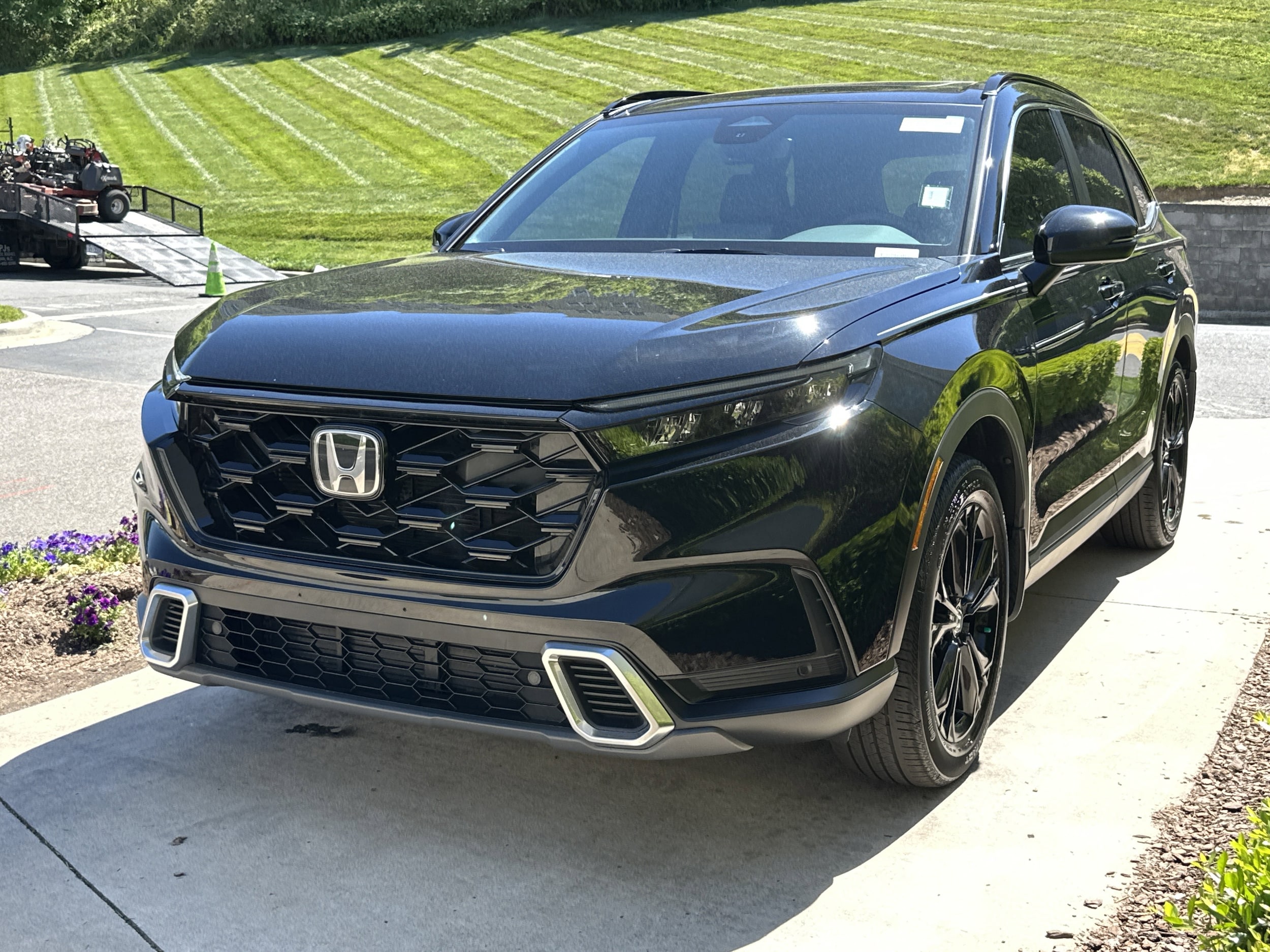 2025 Honda CR-V Hybrid Sport Touring photo 4