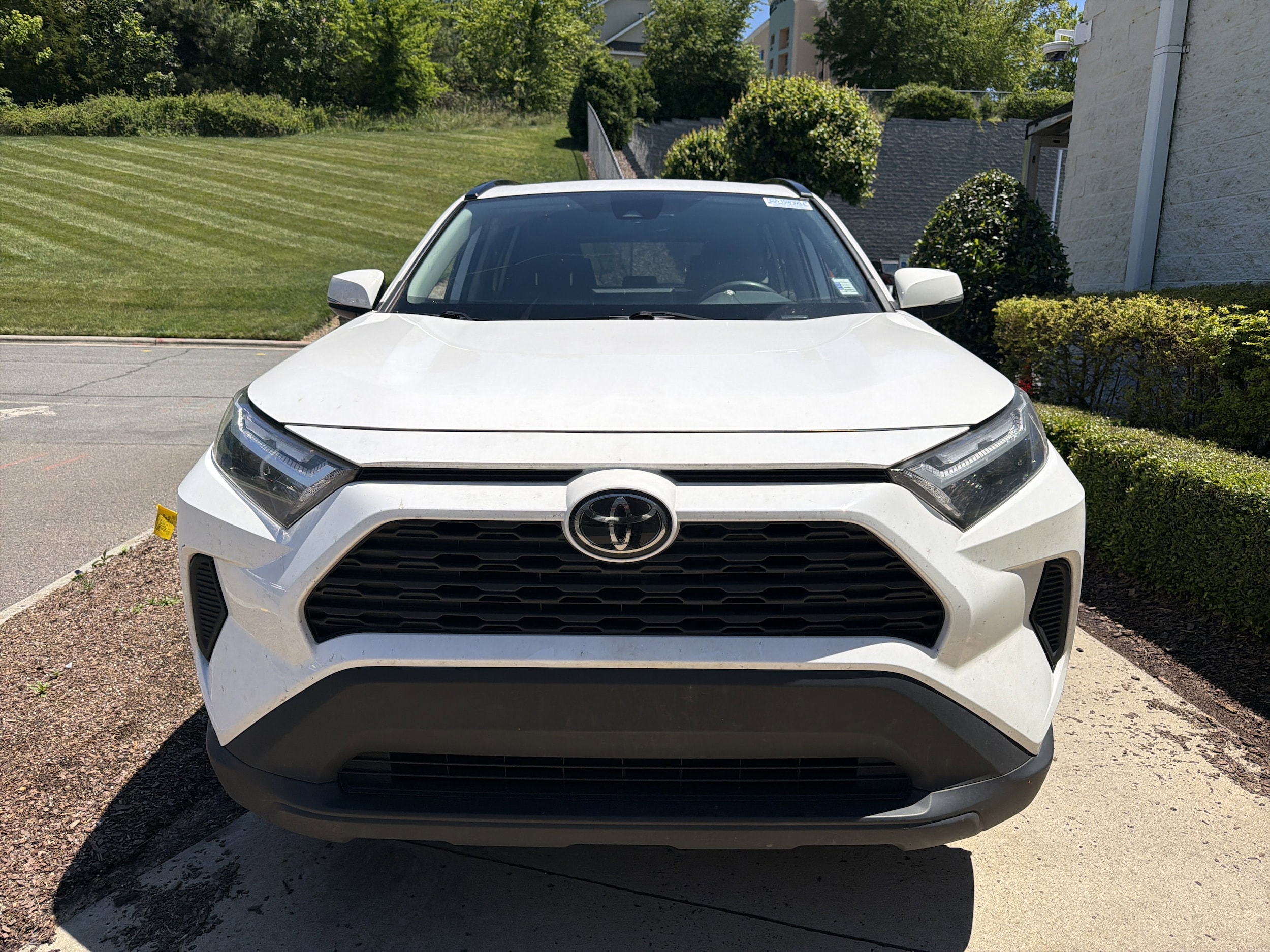 2024 Toyota RAV4 XLE photo 3