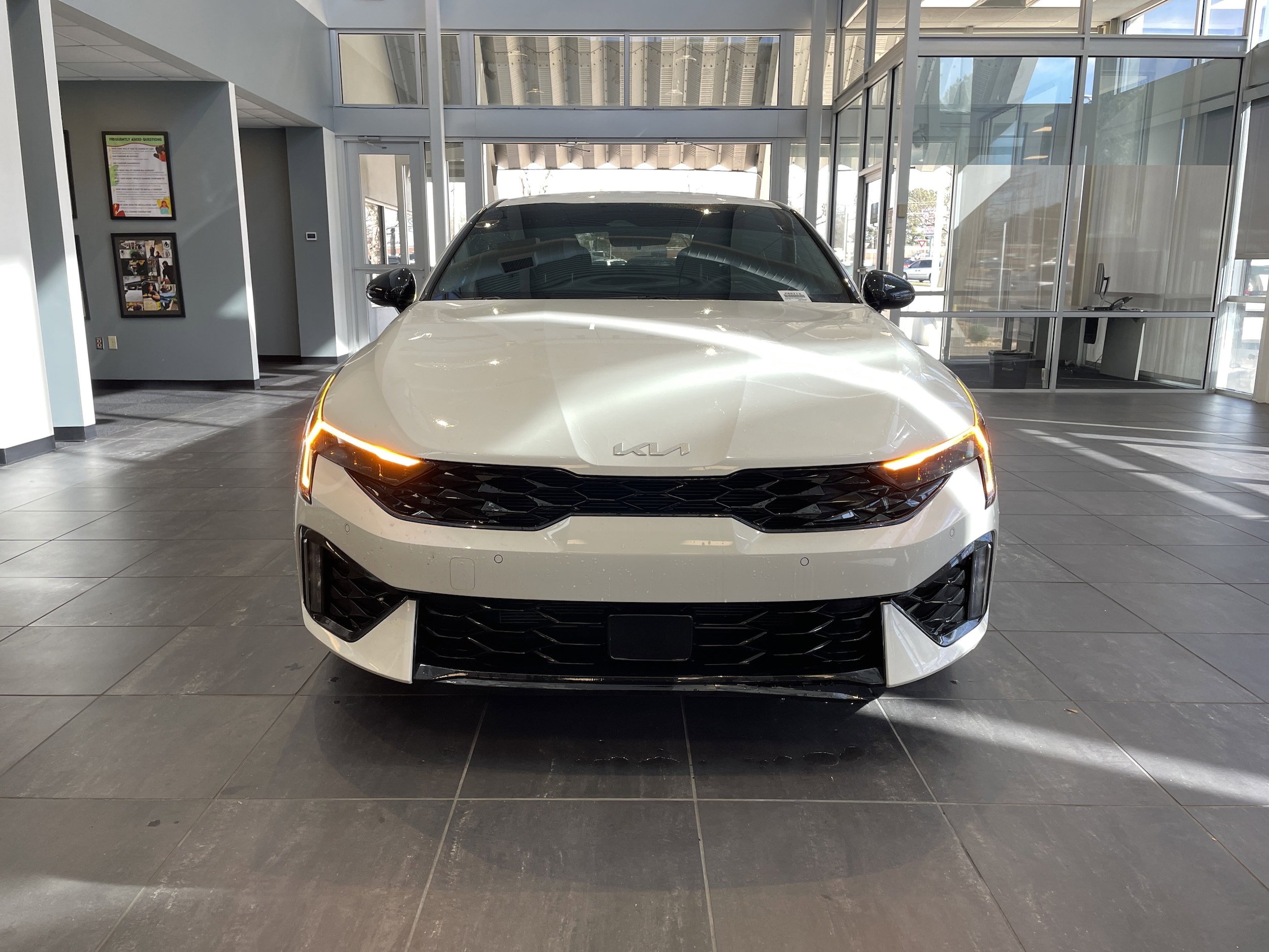 2025 Kia K5 GT-Line photo 2