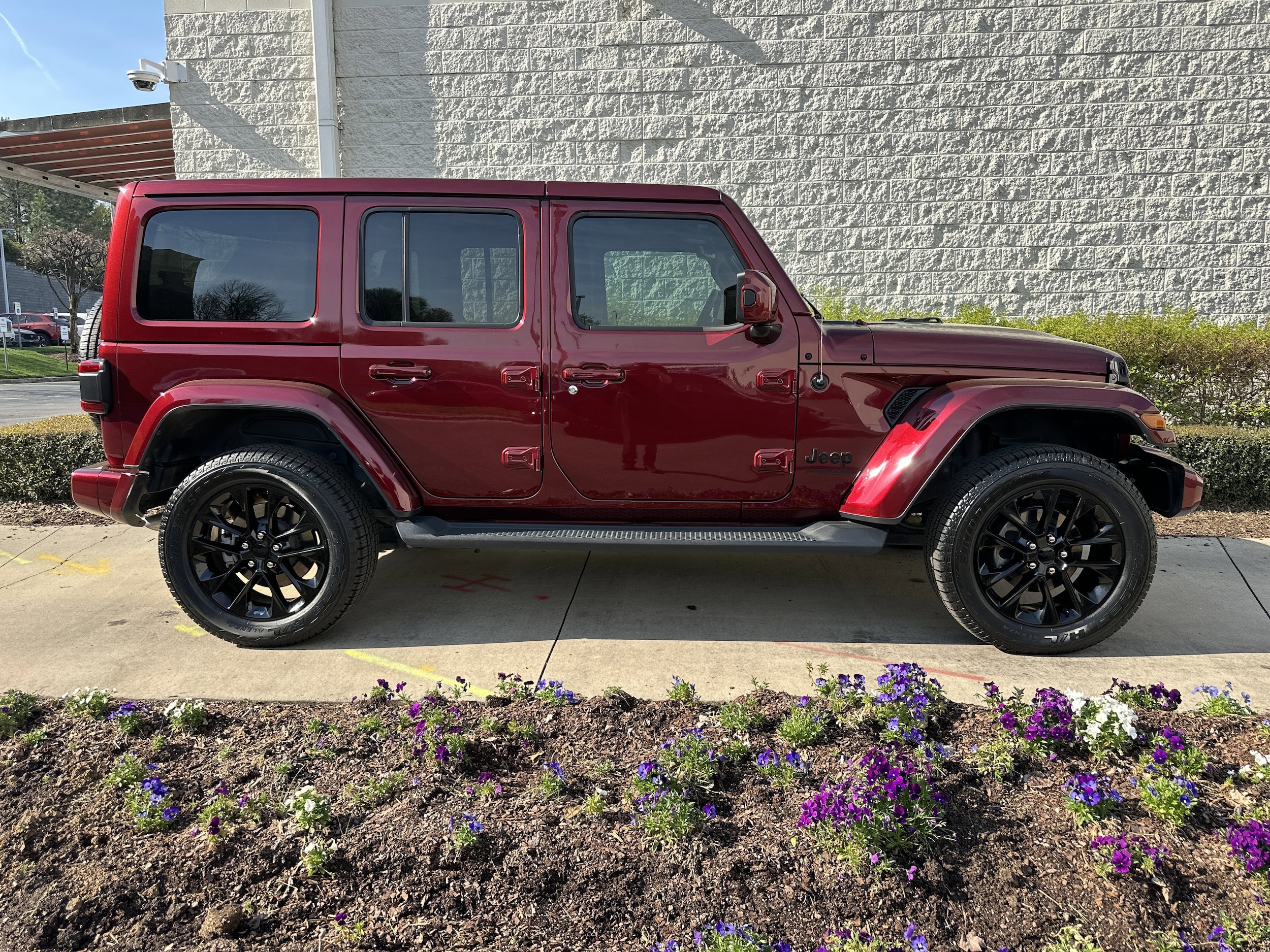 2021 Jeep Wrangler Unlimited Sahara High Altitude photo 3