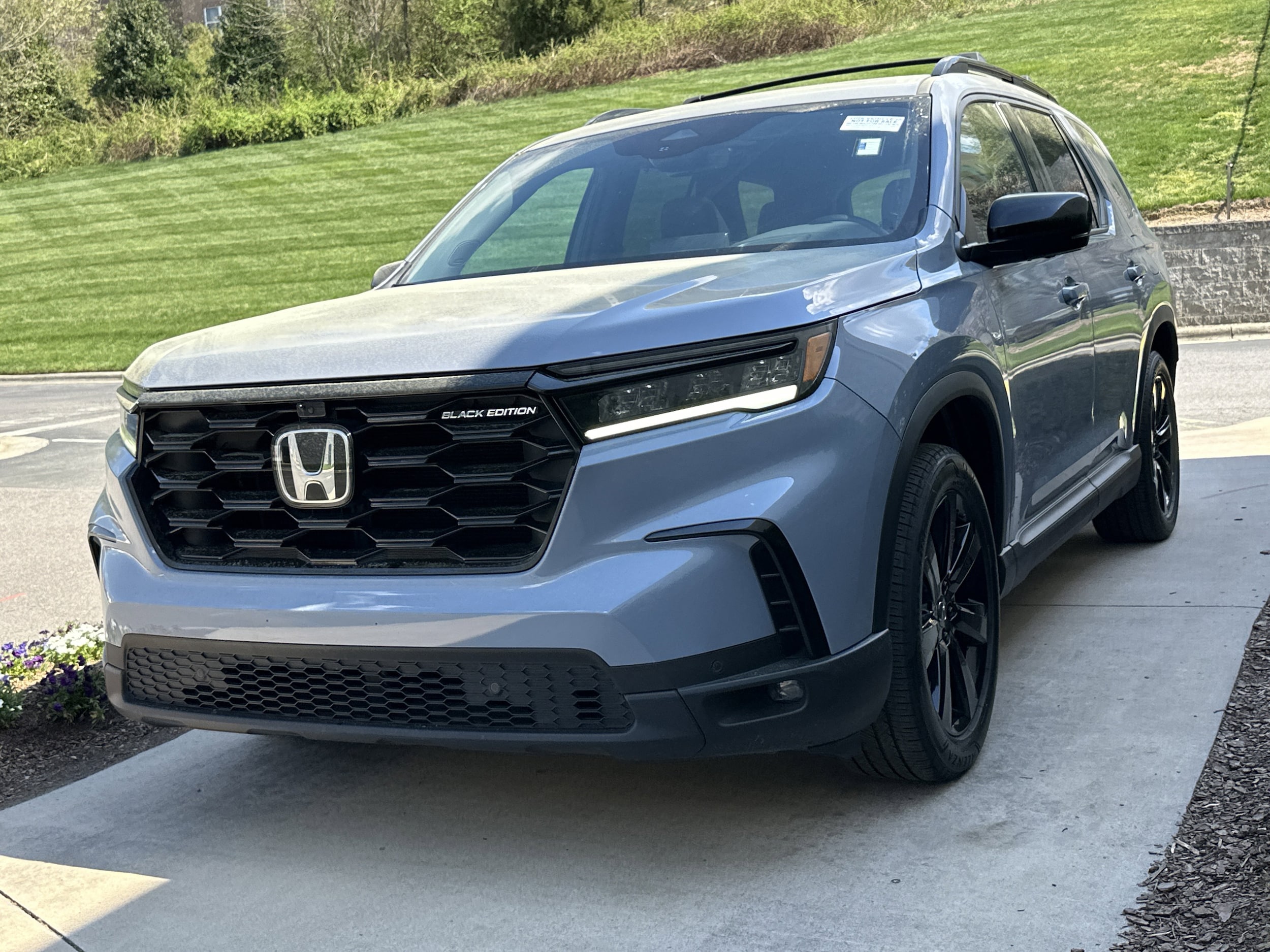 2025 Honda Pilot Black Edition photo 4