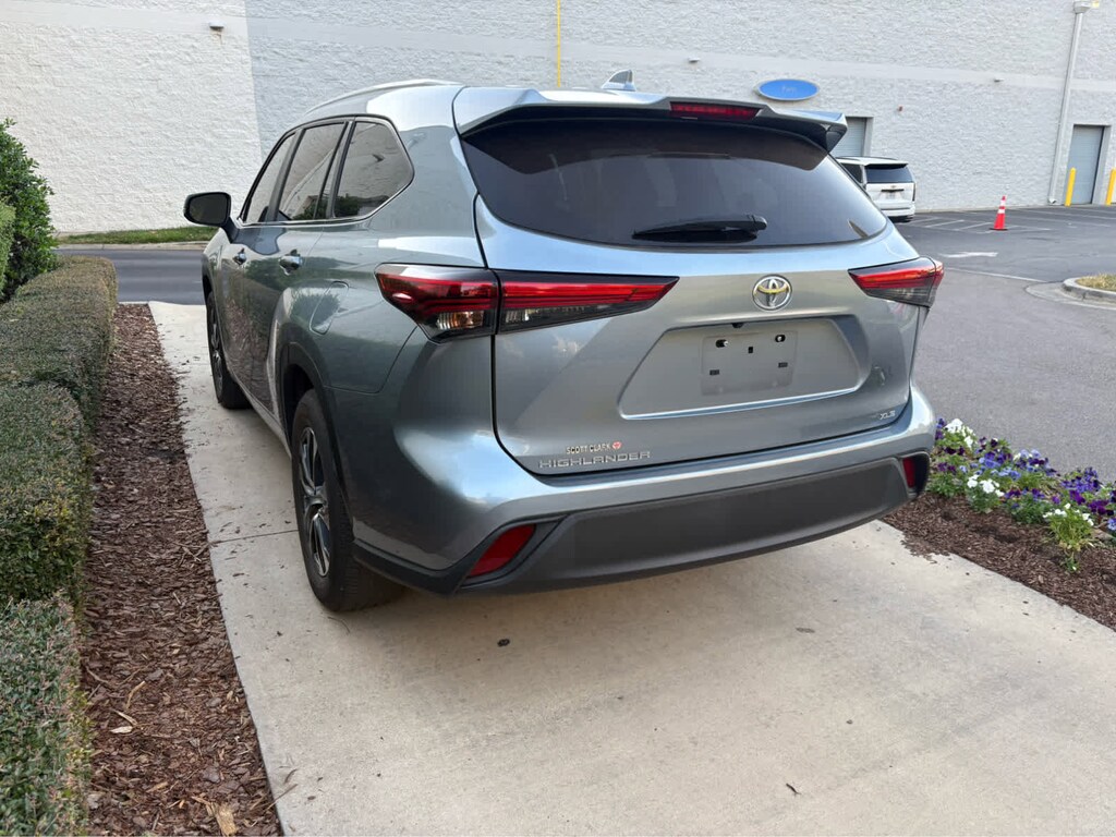 Used 2023 Toyota Highlander XLE SUV