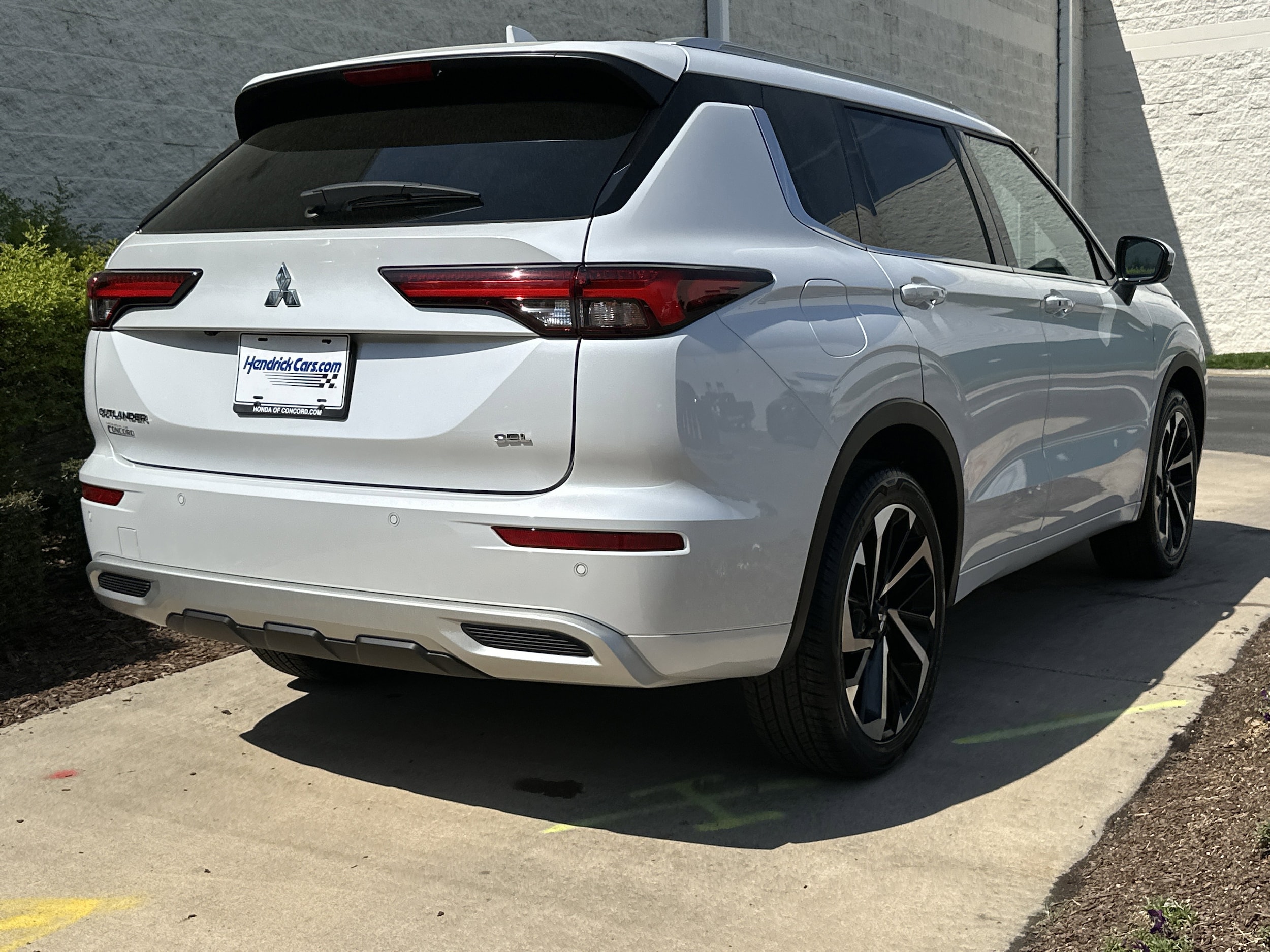 2023 Mitsubishi Outlander SEL photo 3