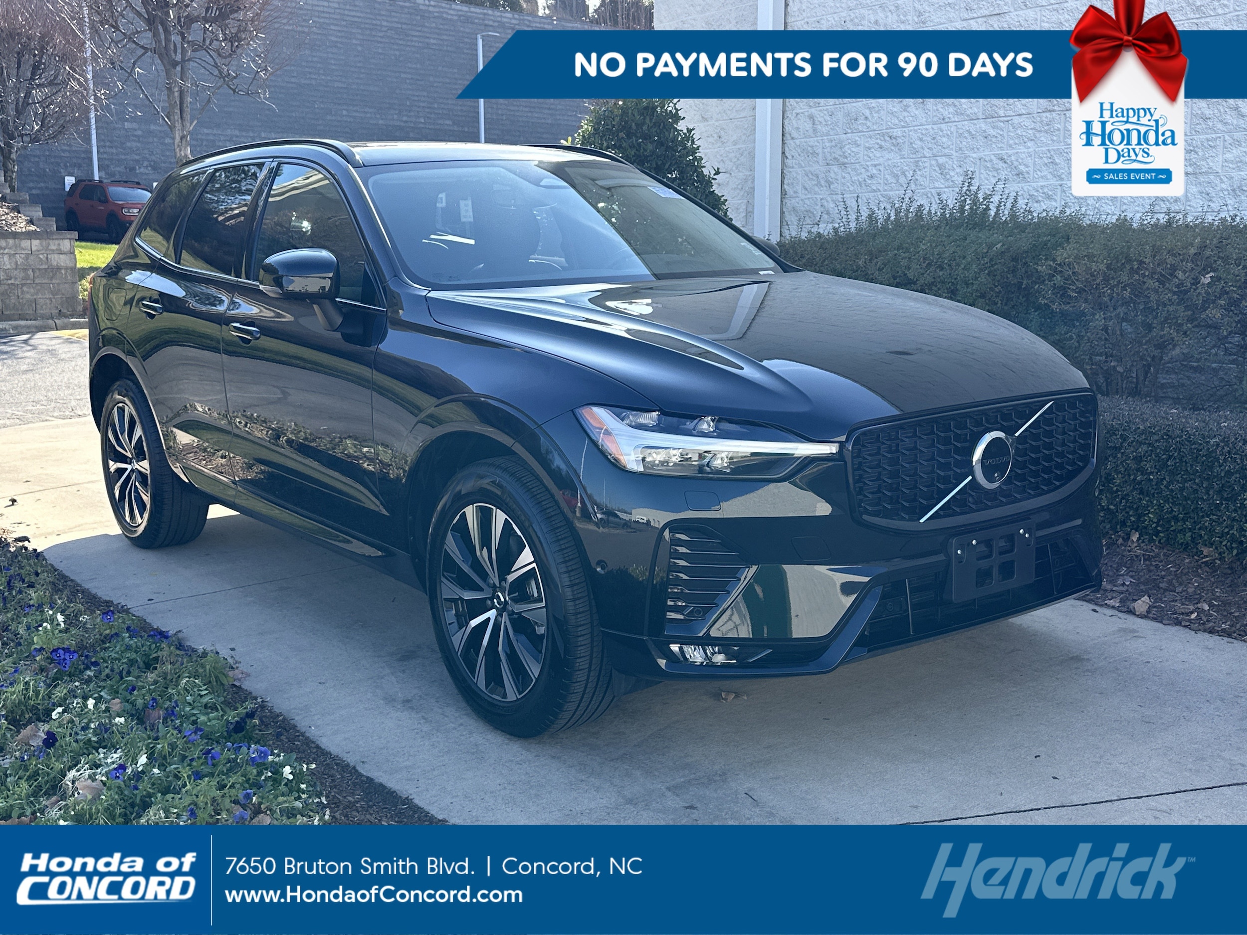 2025 Volvo XC60 Plus's photo