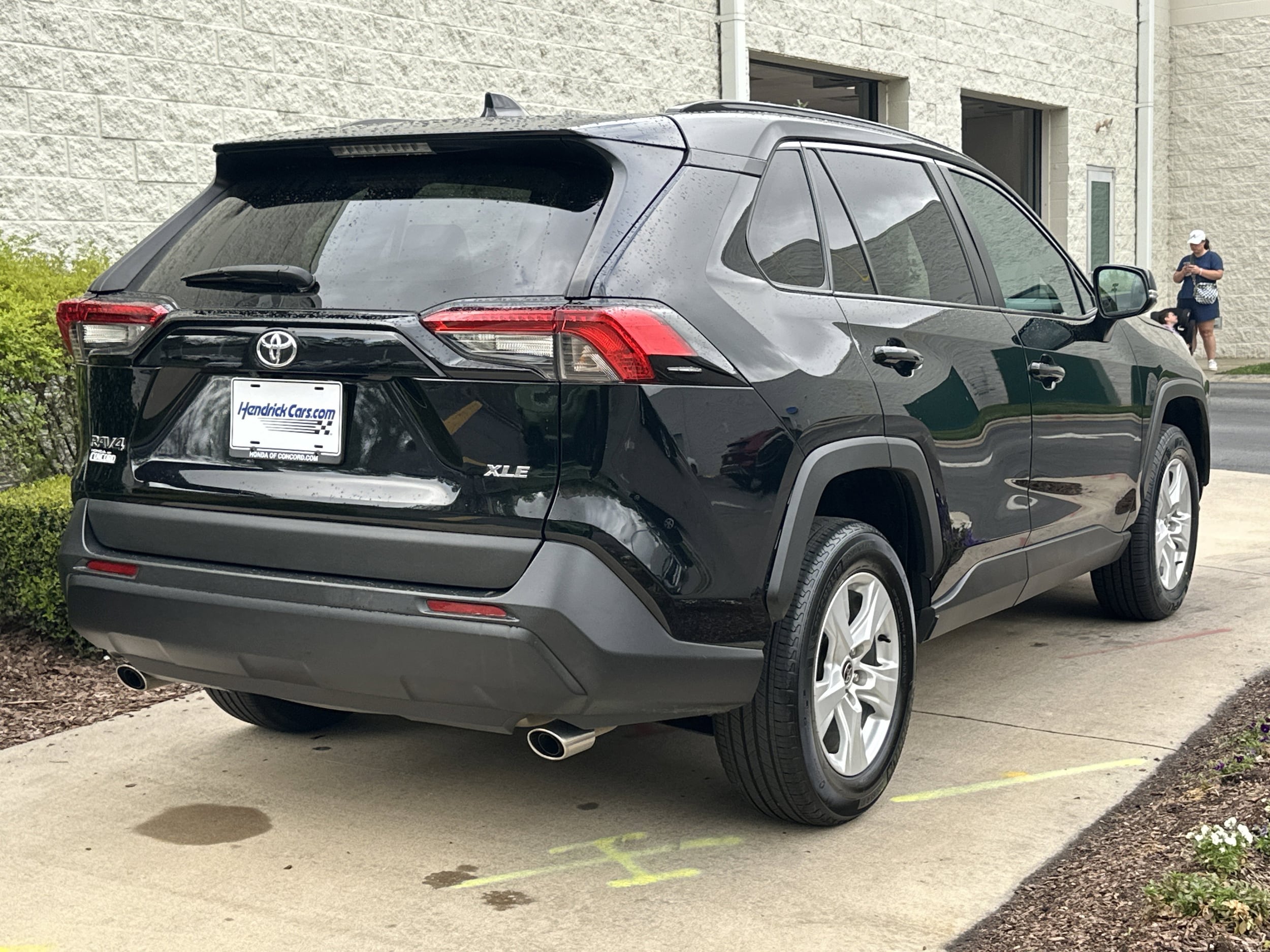 2021 Toyota RAV4 XLE photo 3