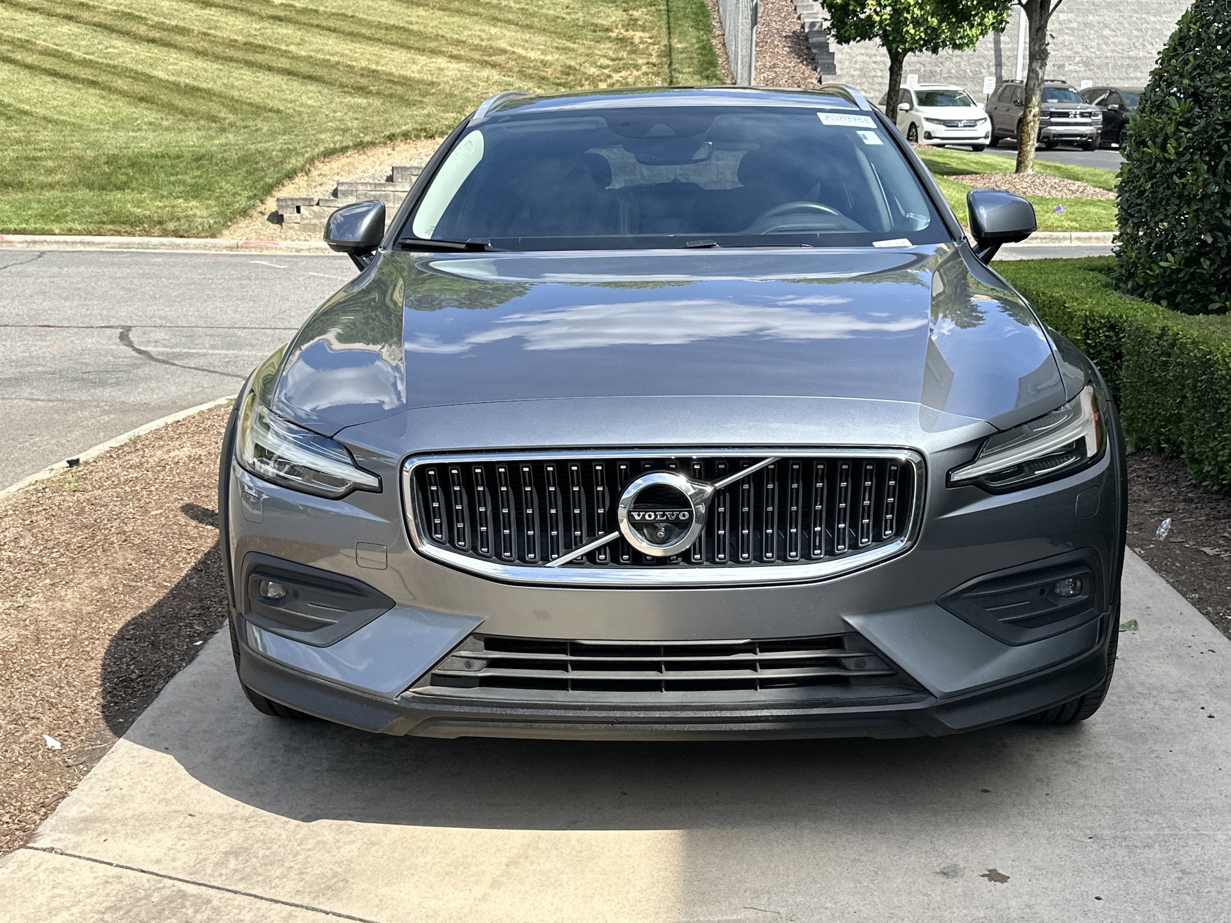 2020 Volvo V60 Cross Country photo 2