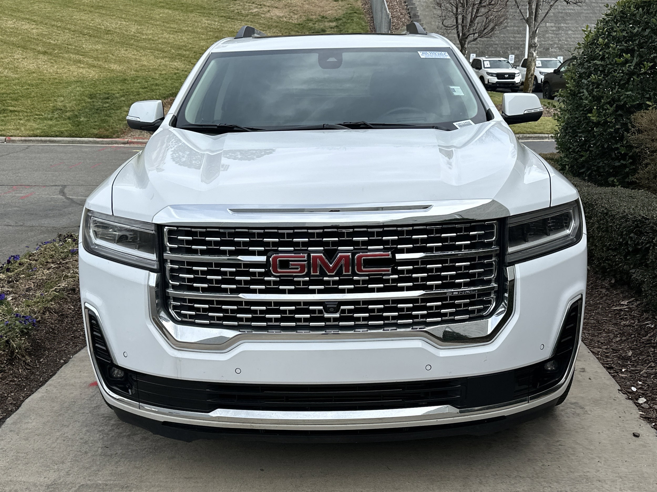 2023 GMC Acadia Denali photo 2