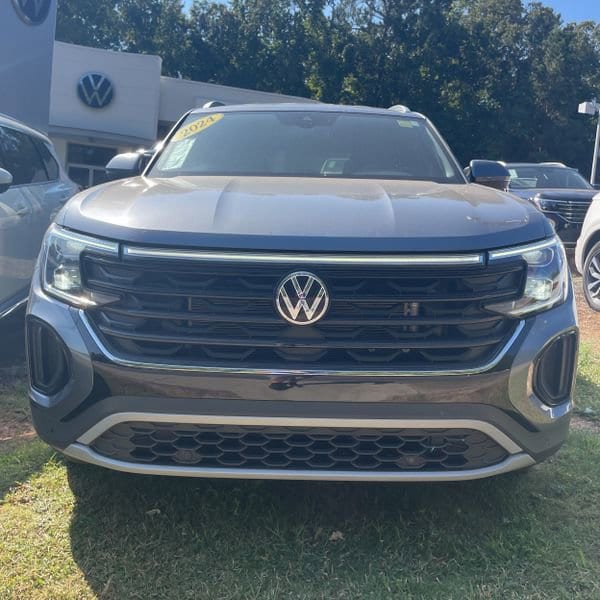 2024 Volkswagen Atlas Cross Sport SE Technology photo 2