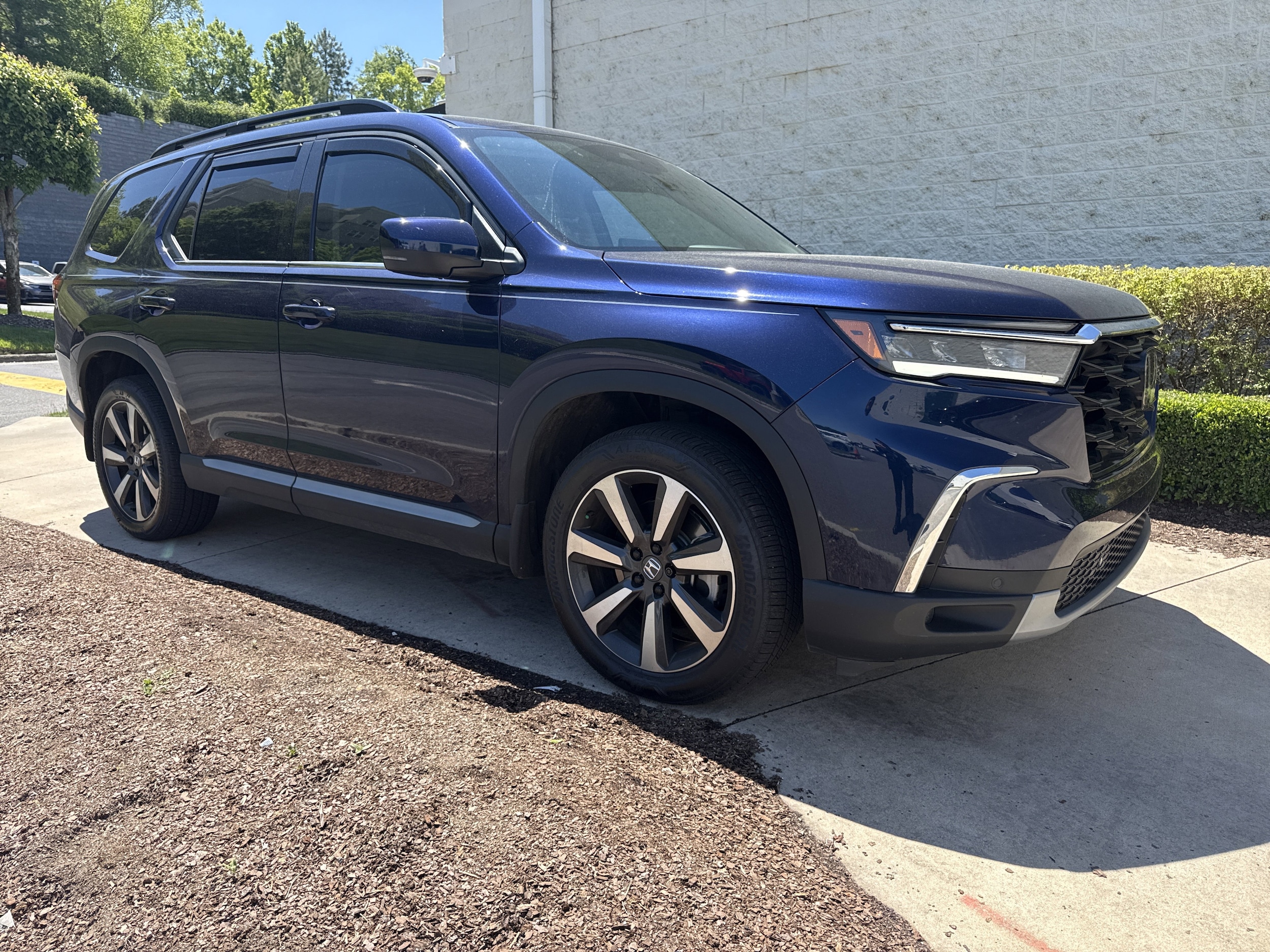 2025 Honda Pilot Touring photo 2