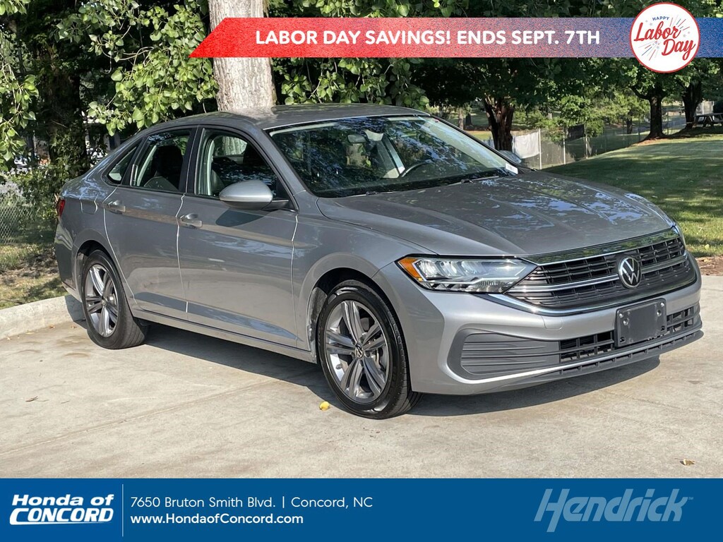 Used 2024 Volkswagen Jetta SE Sedan
