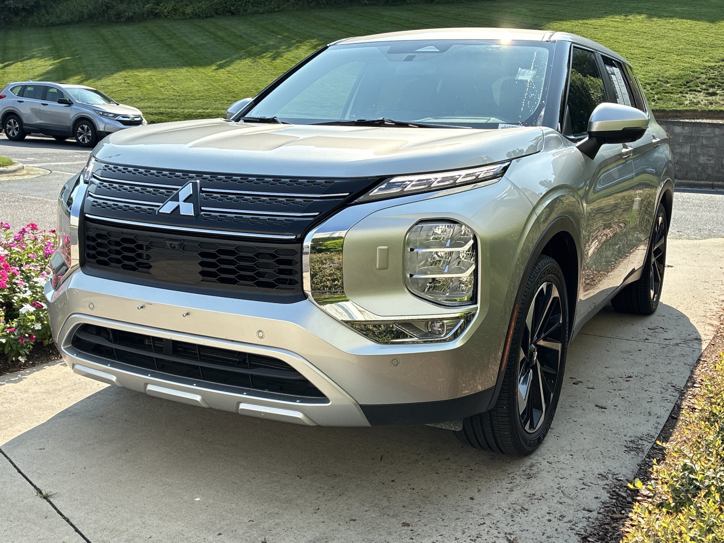 2024 Mitsubishi Outlander SE