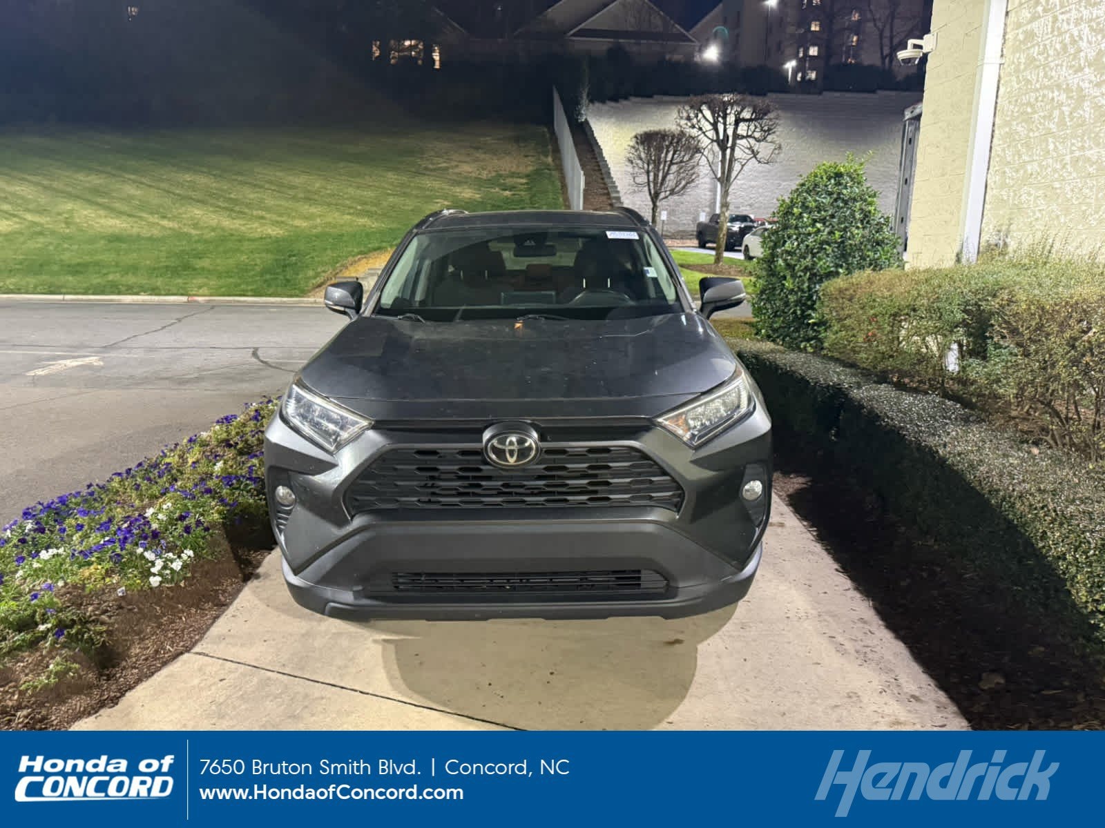 2019 Toyota RAV4 XLE's photo