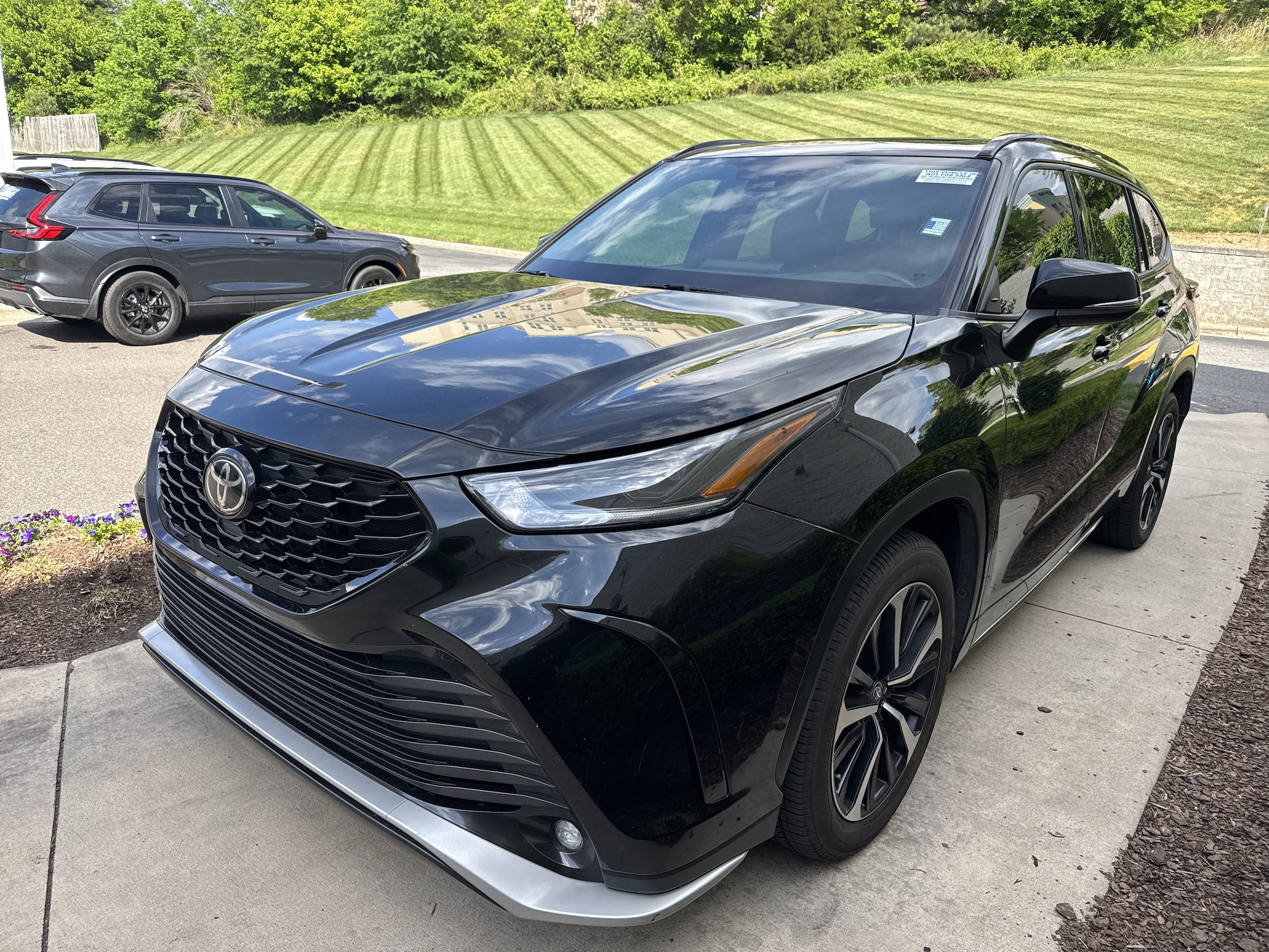 2022 Toyota Highlander XSE photo 2