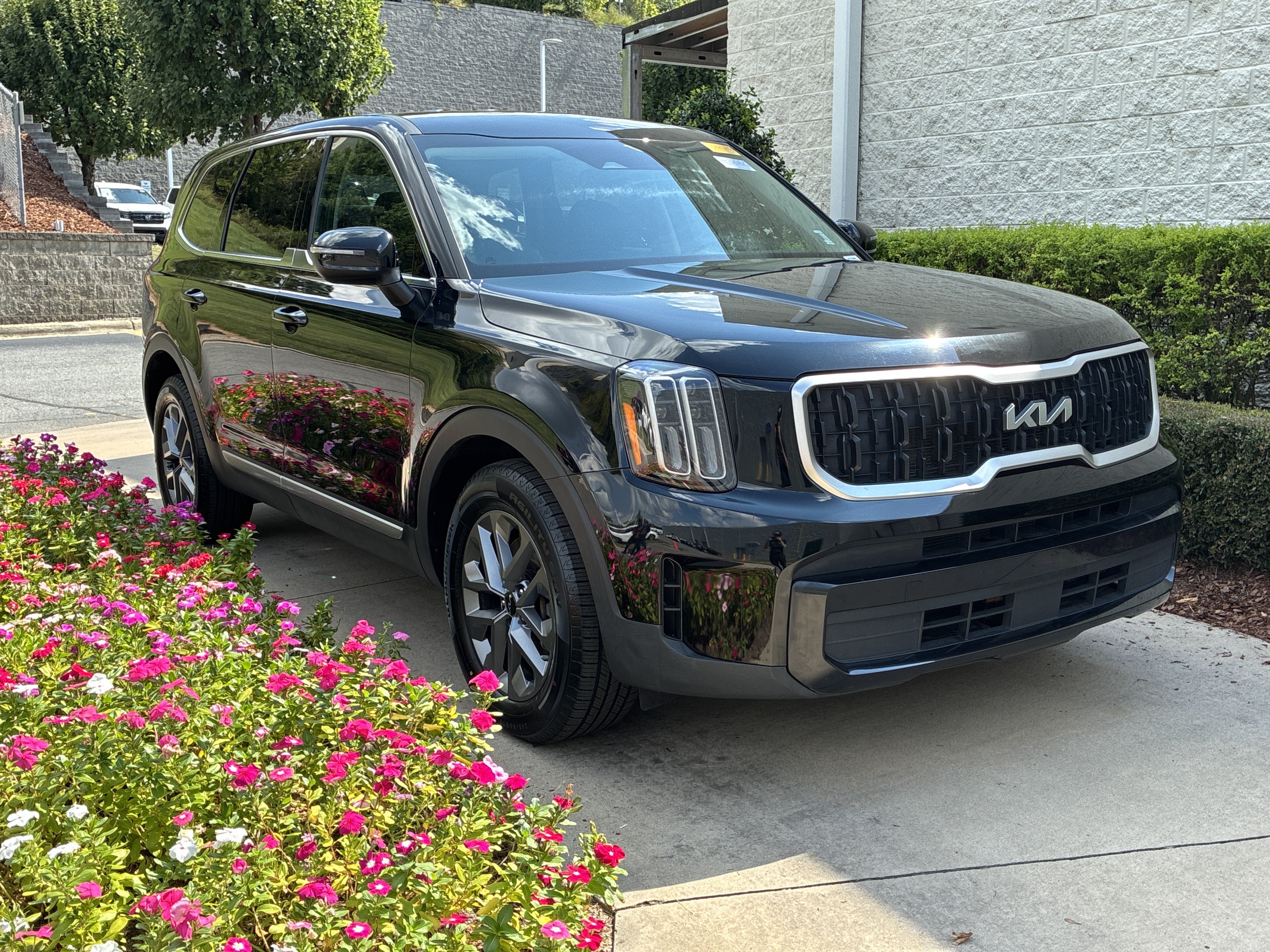 Used 2024 Kia Telluride LX SUV