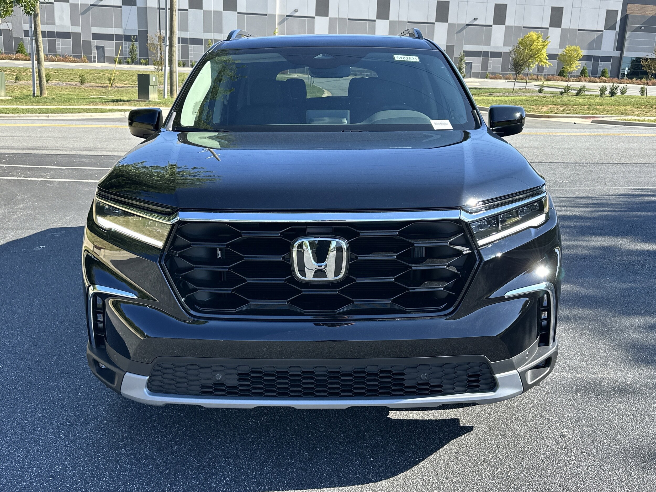 2025 Honda Pilot Touring photo 2
