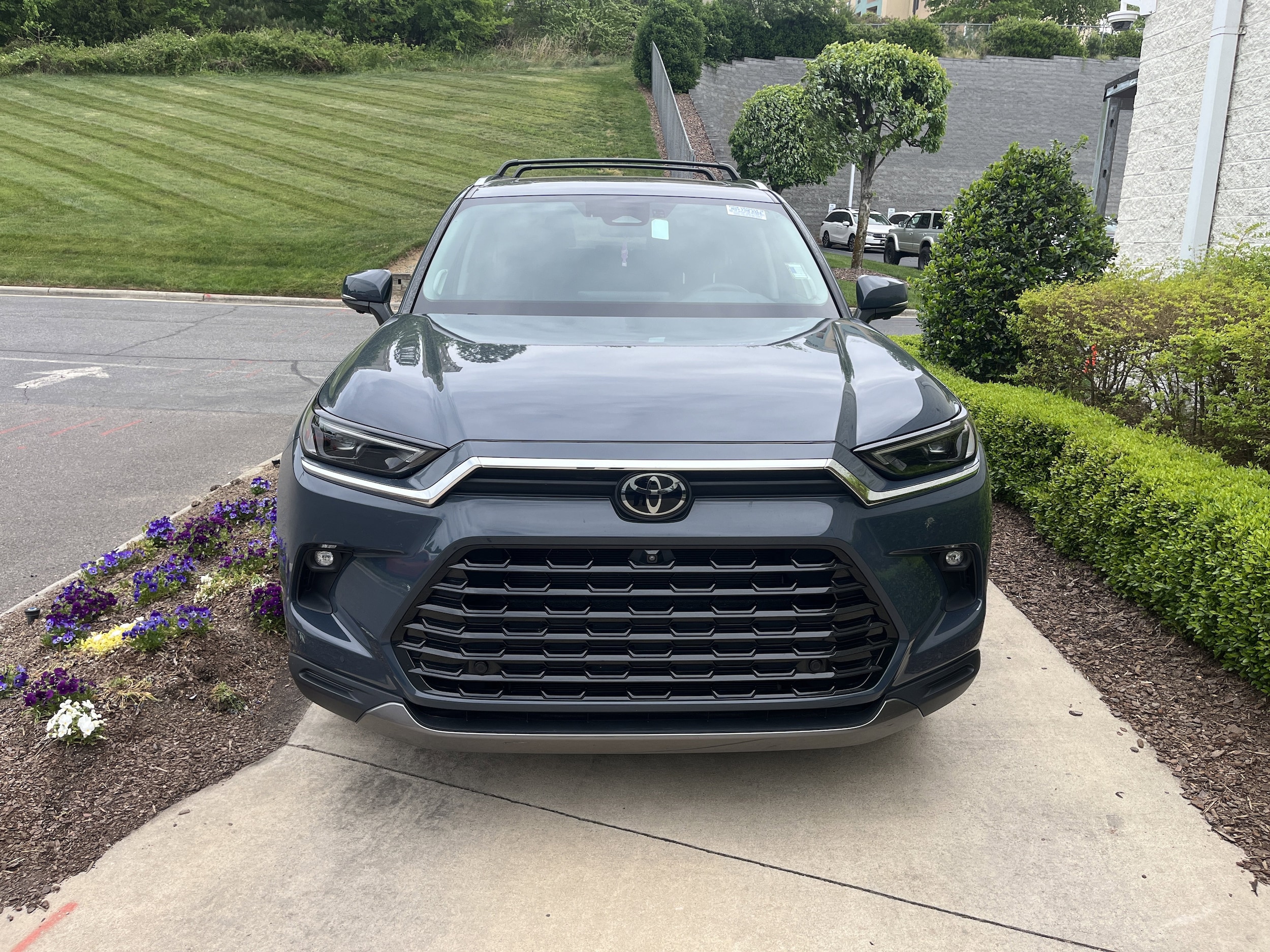 2024 Toyota Grand Highlander Platinum photo 2