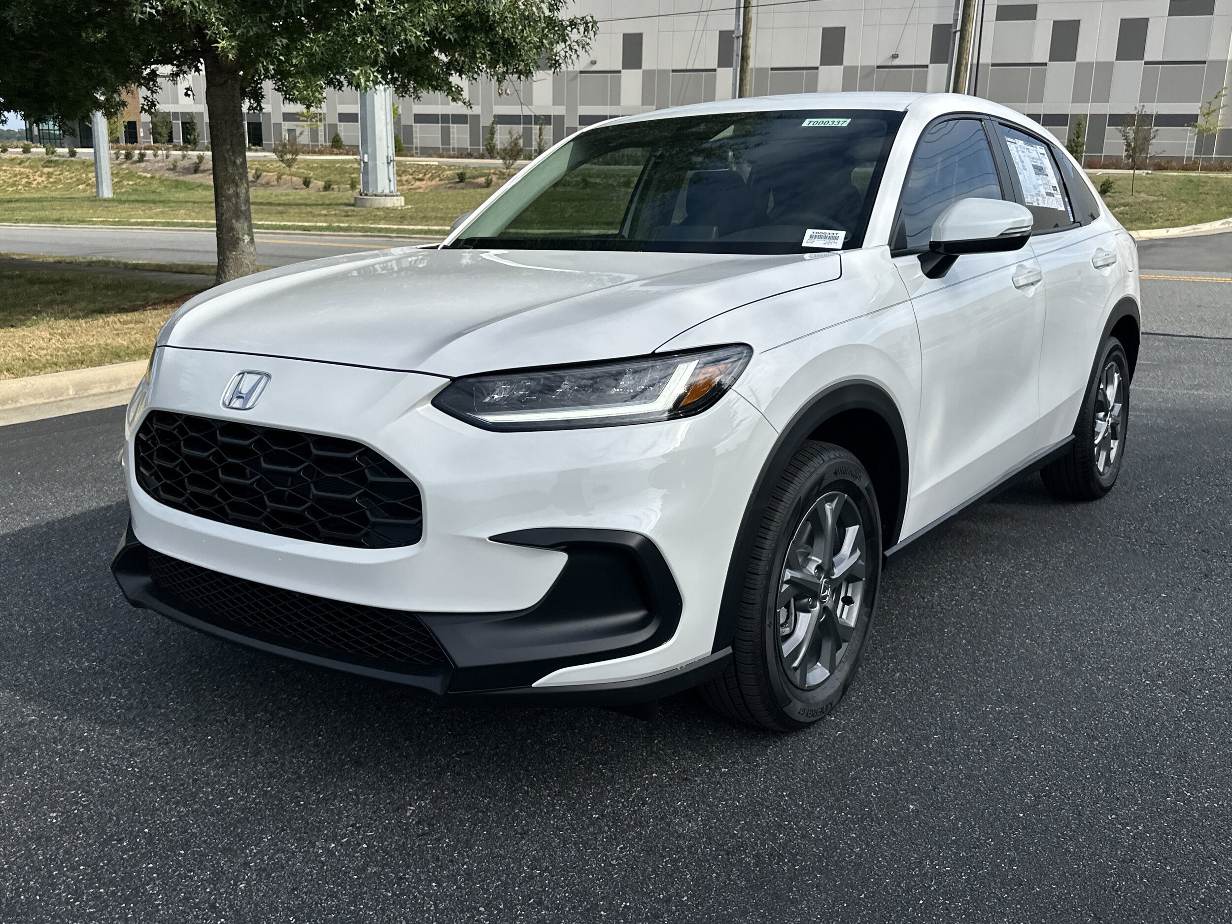 2026 Honda HR-V LX photo 3