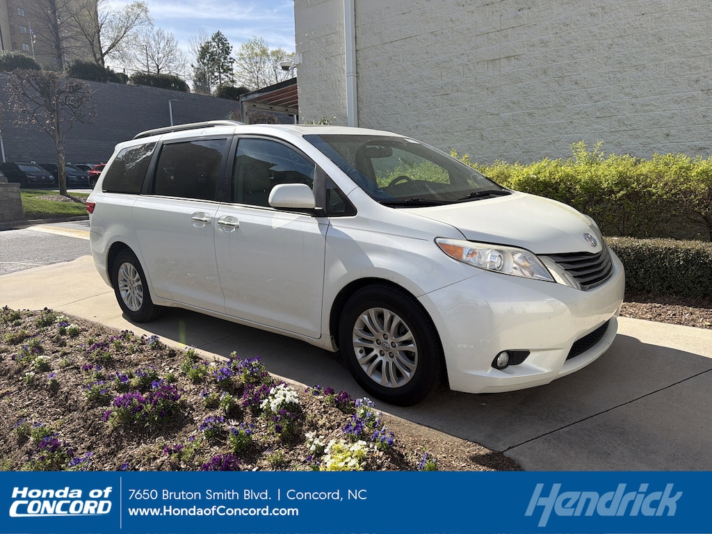 Used 2016 Toyota Sienna XLE Minivan