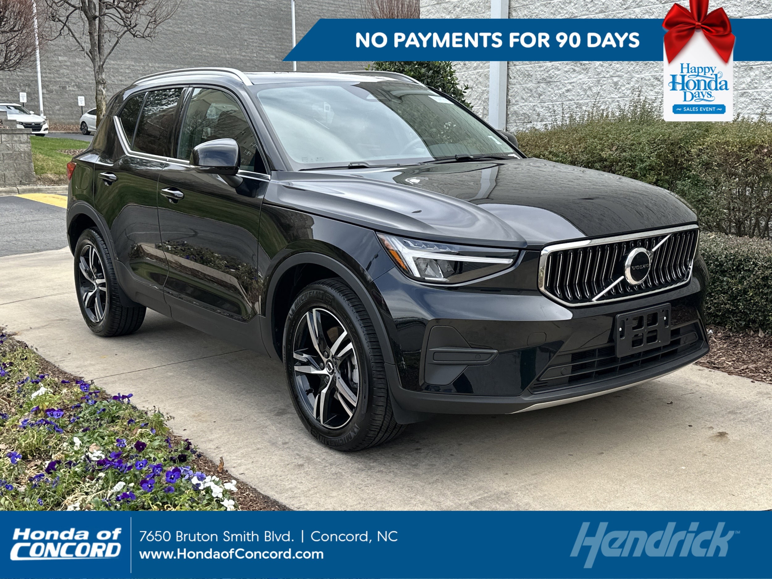 2025 Volvo XC40 Core's photo