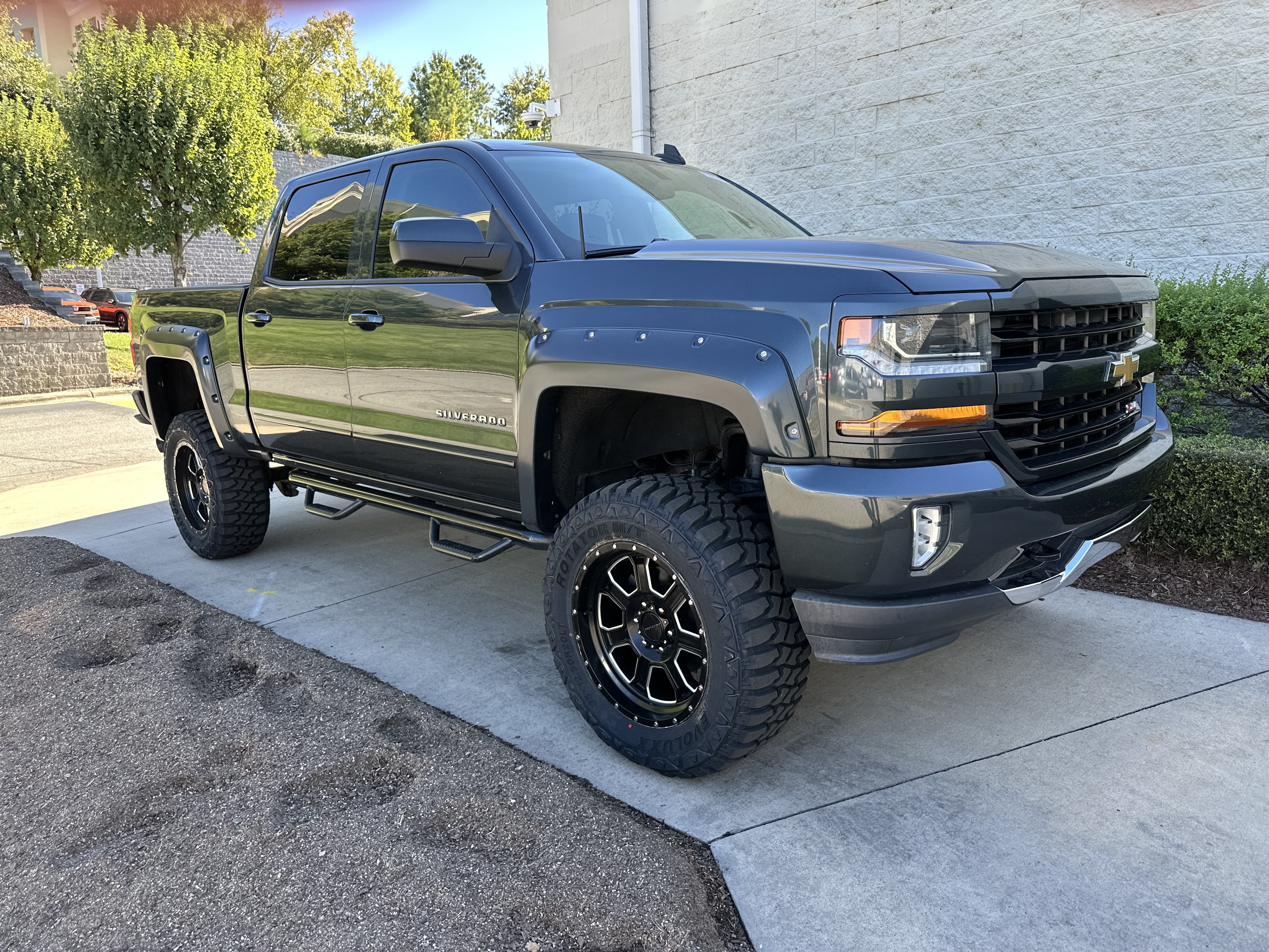 Used 2018 Chevrolet Silverado 1500 LT Pickup