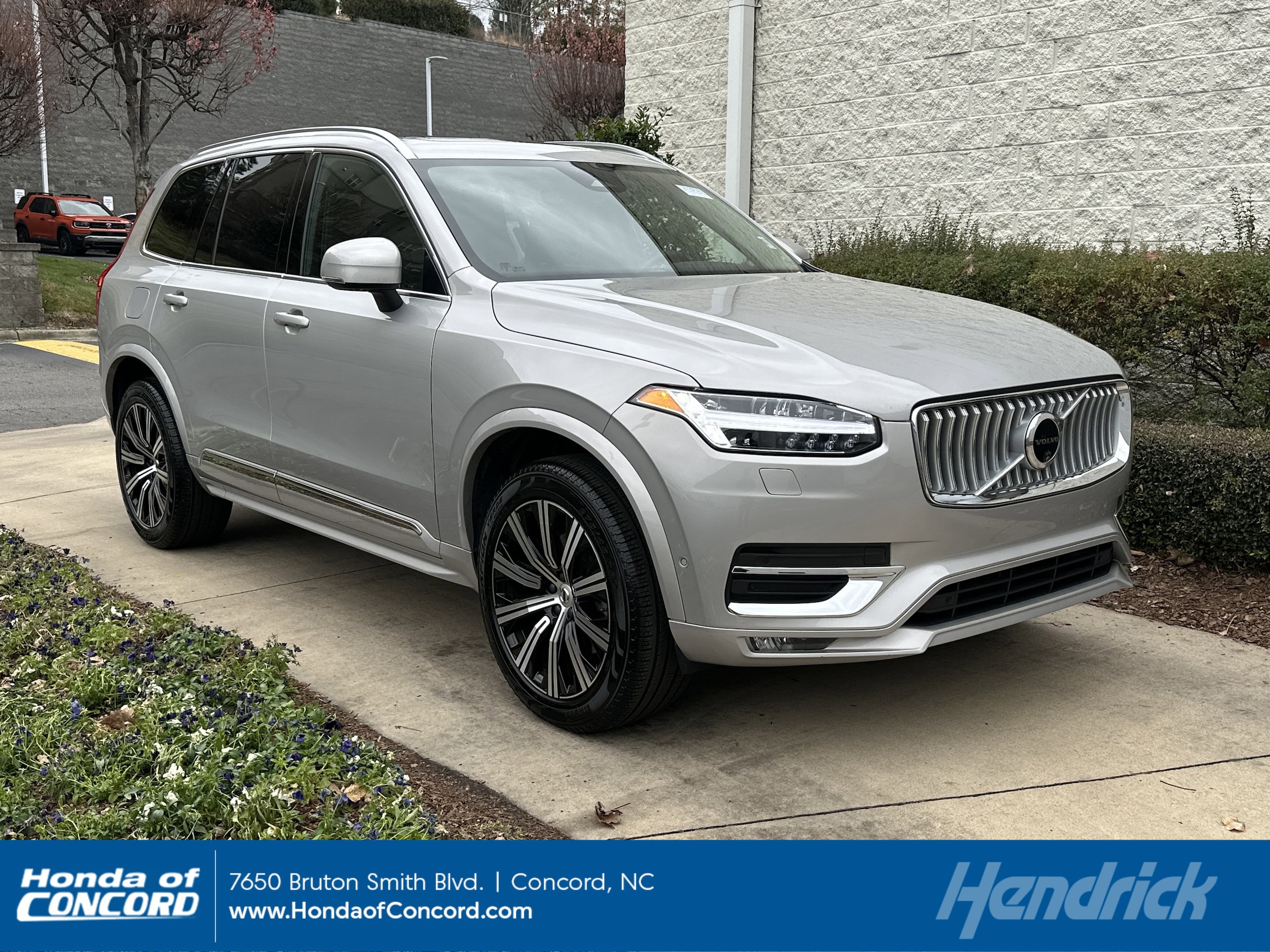 2025 Volvo XC90 Plus's photo