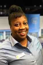Staff member Yolanda Williams from ID_984f9bf748ec