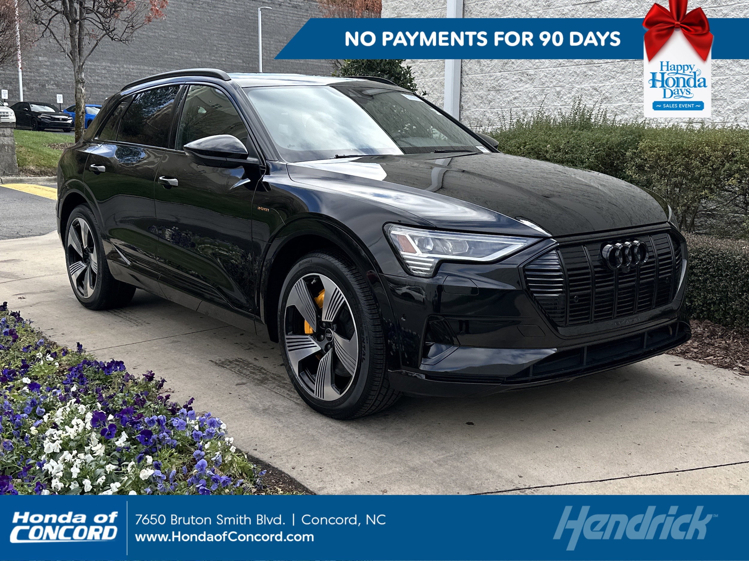 2022 Audi e-tron Premium Plus's photo