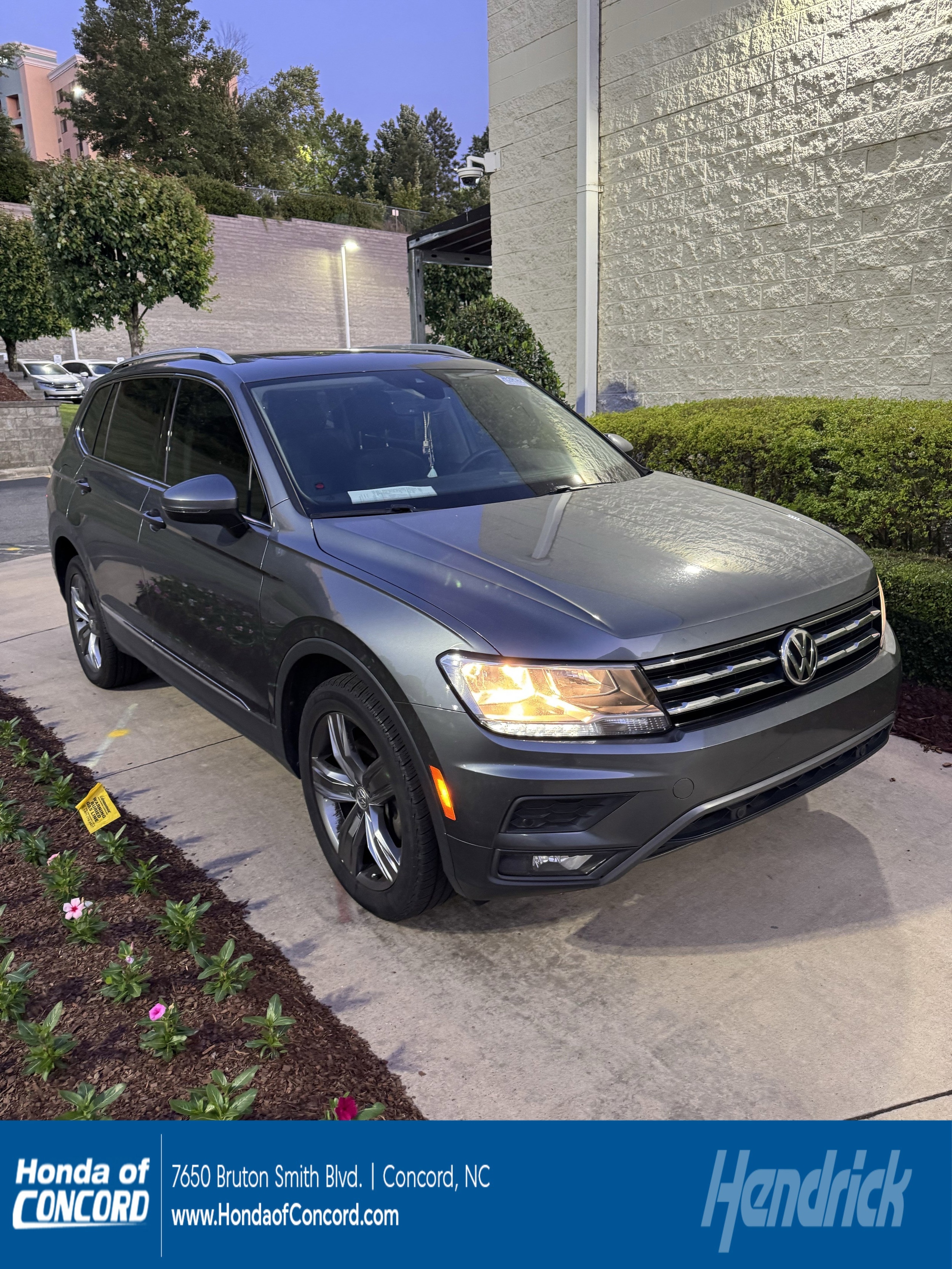 2020 Volkswagen Tiguan 2.0T SEL's photo