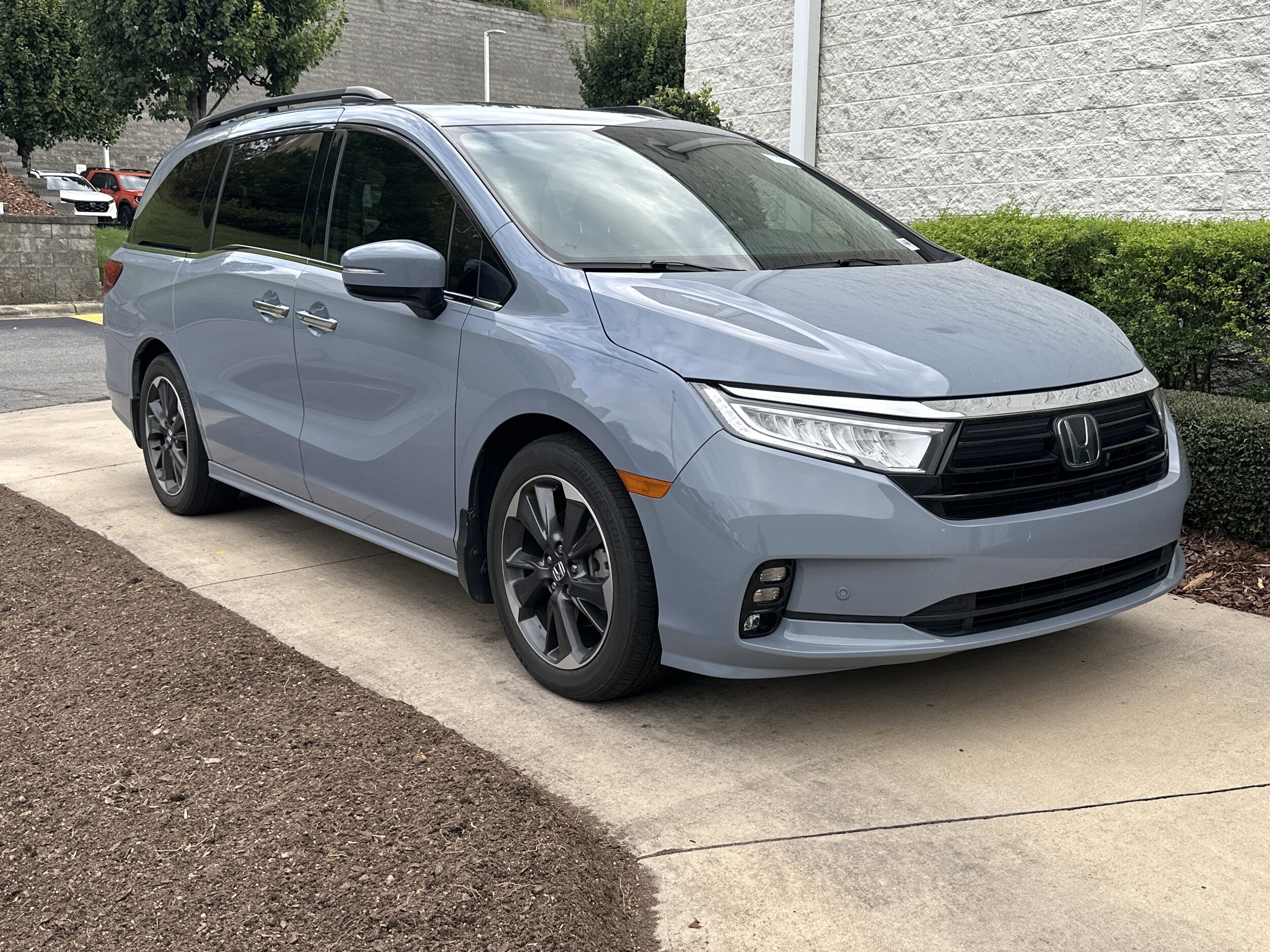 2023 Honda Odyssey Elite photo 2