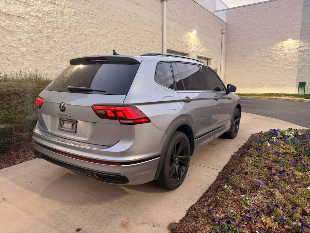 Used 2023 Volkswagen Tiguan SE R-Line Black SUV