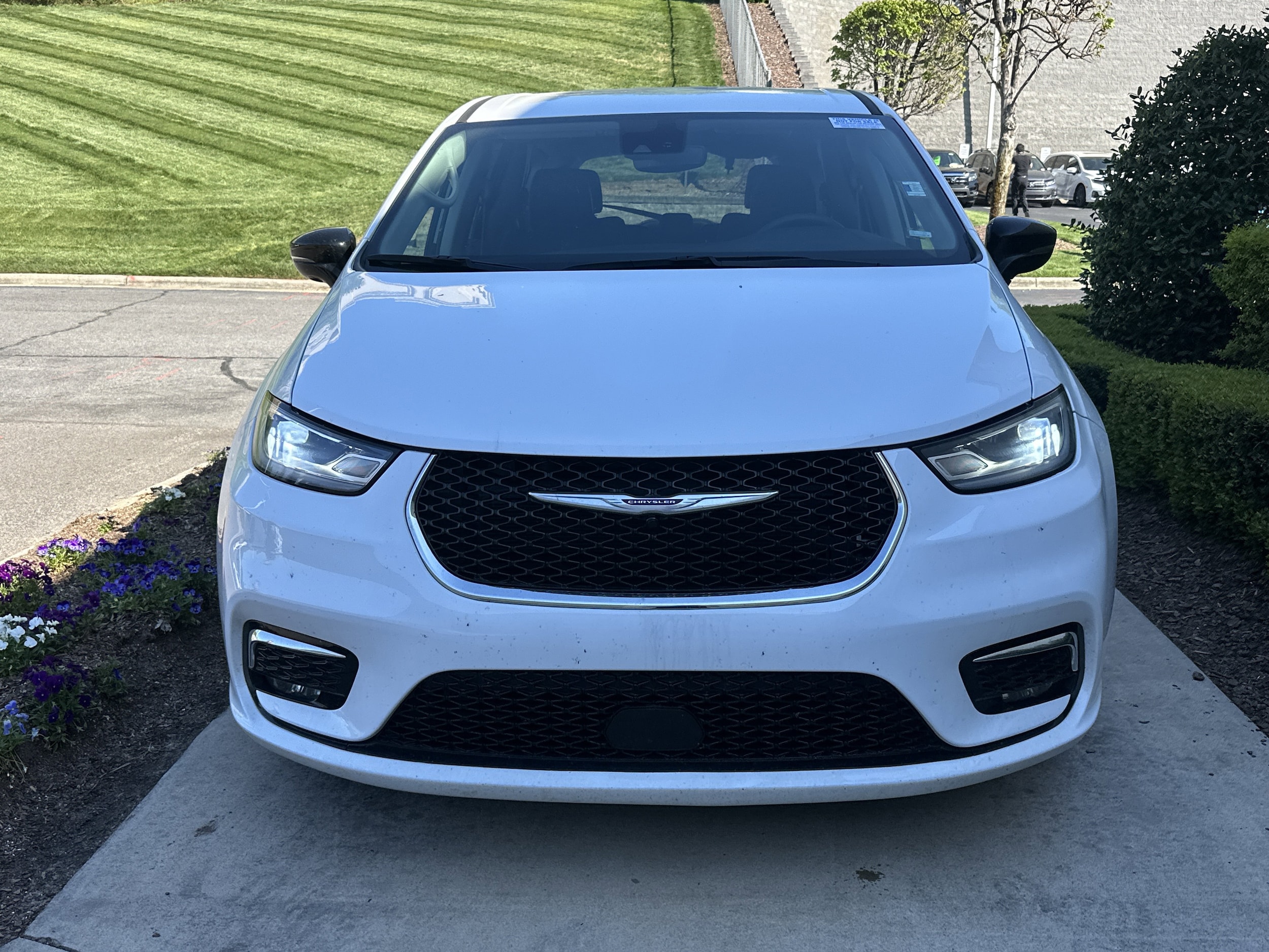 2024 Chrysler Pacifica Touring L photo 3