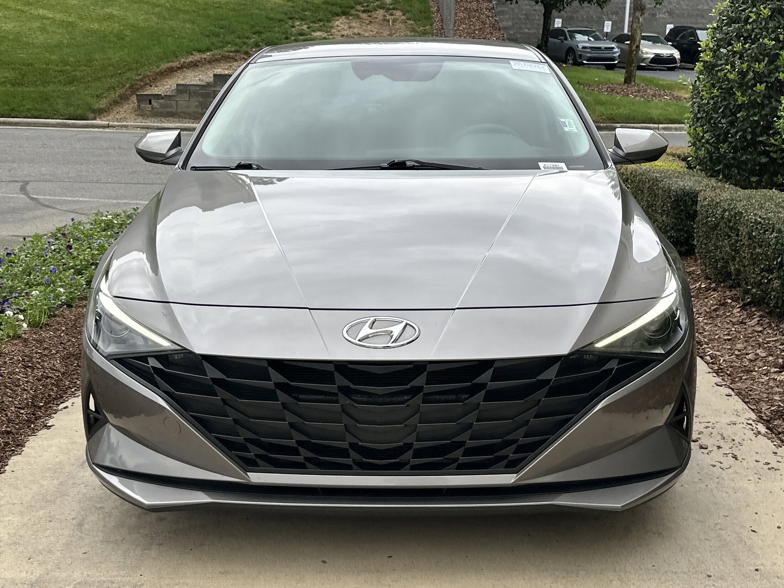 2023 Hyundai Elantra SEL photo 2
