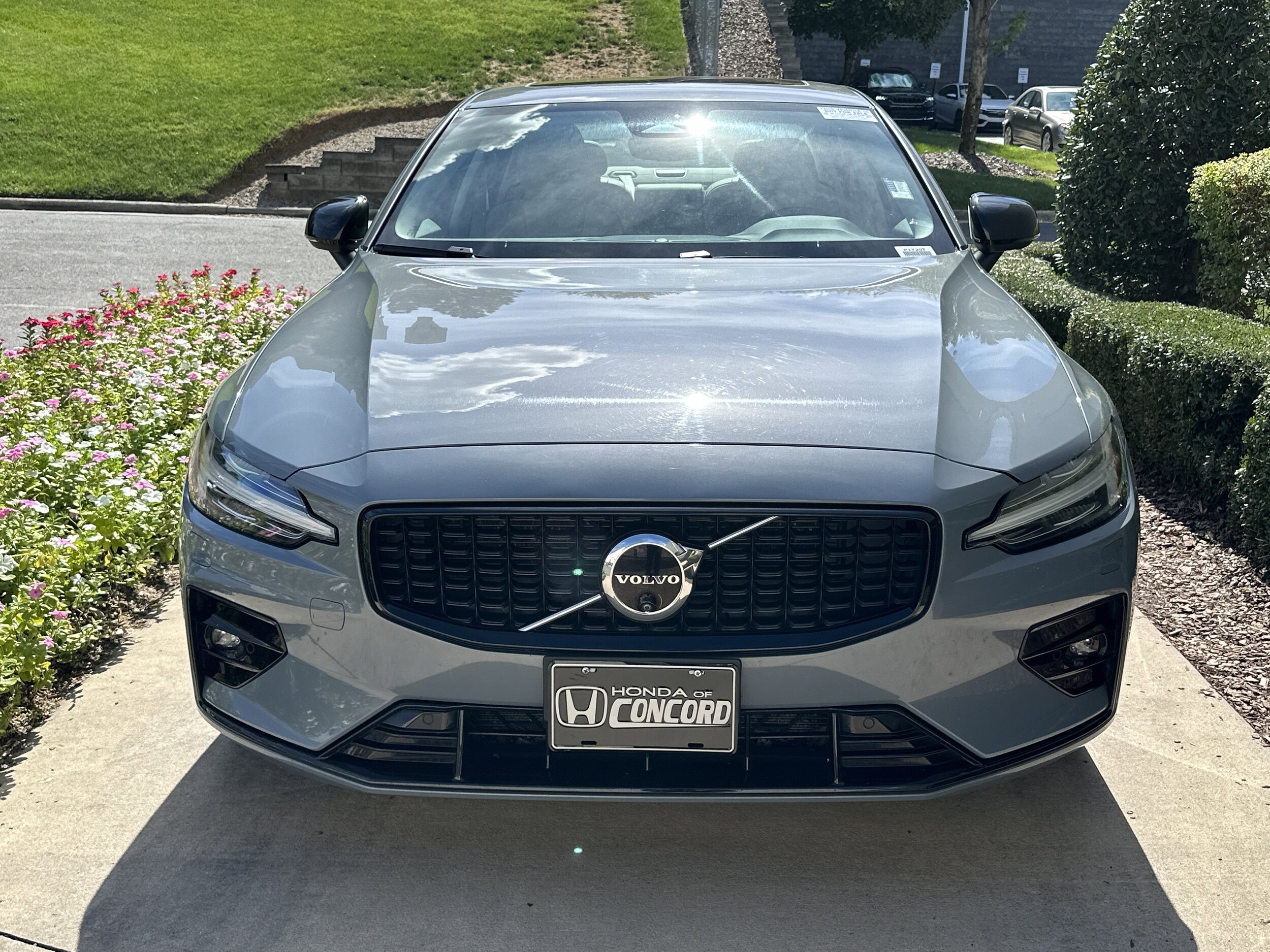 2024 Volvo S60 Plus photo 2