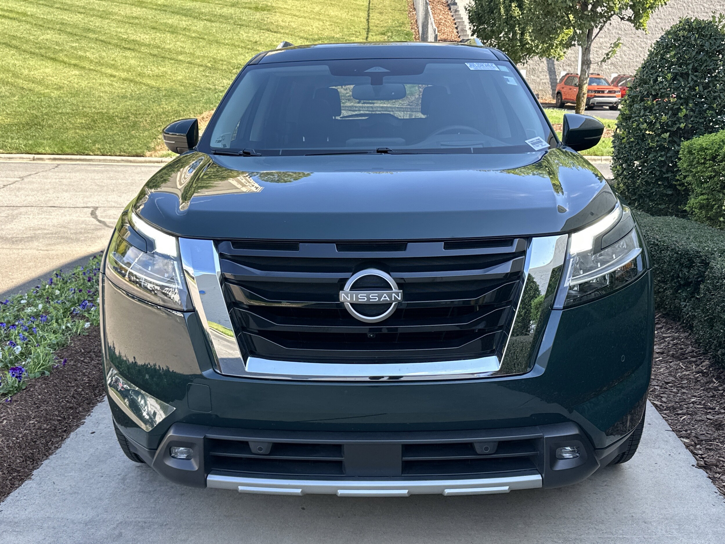 2022 Nissan Pathfinder Platinum photo 3